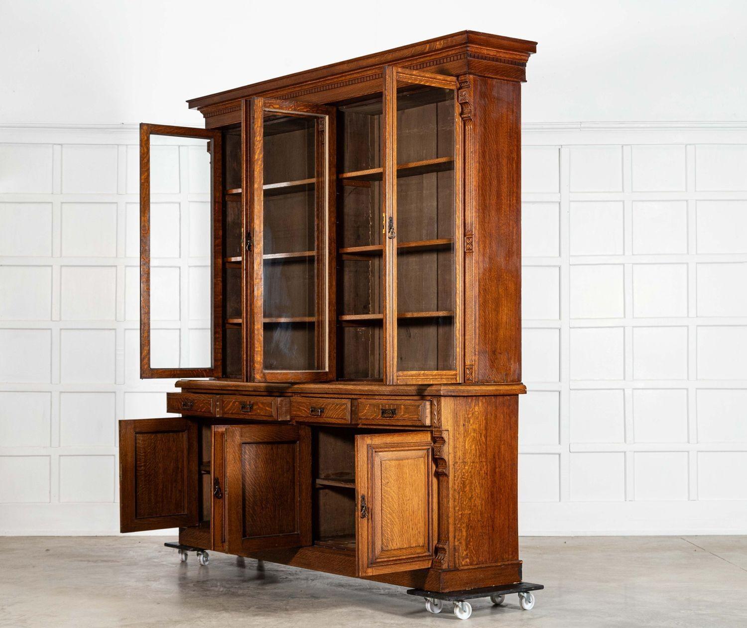 Monumentale libreria inglese del XIX secolo in Oak smaltato in vendita 3
