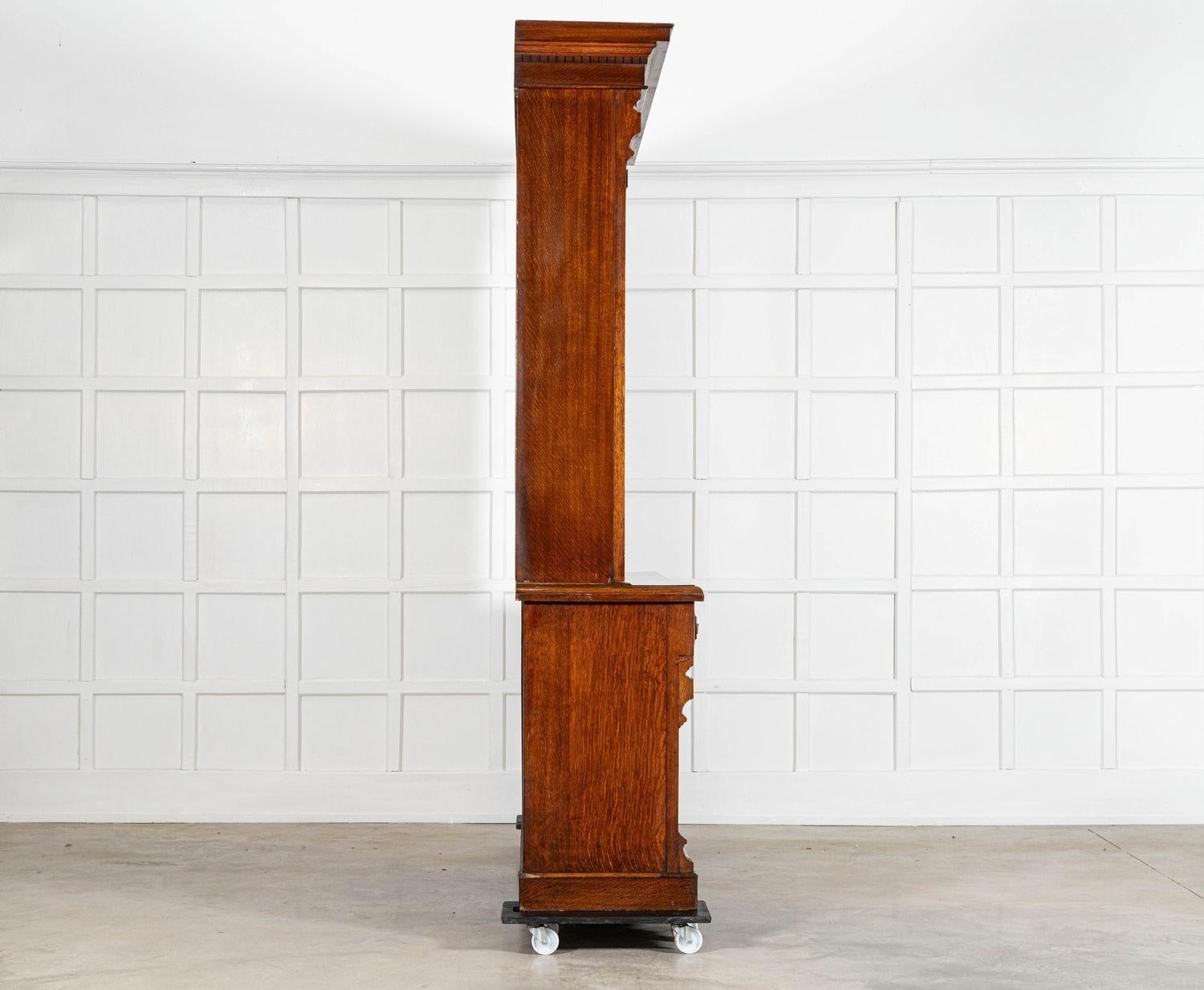 Monumentale libreria inglese del XIX secolo in Oak smaltato in vendita 4