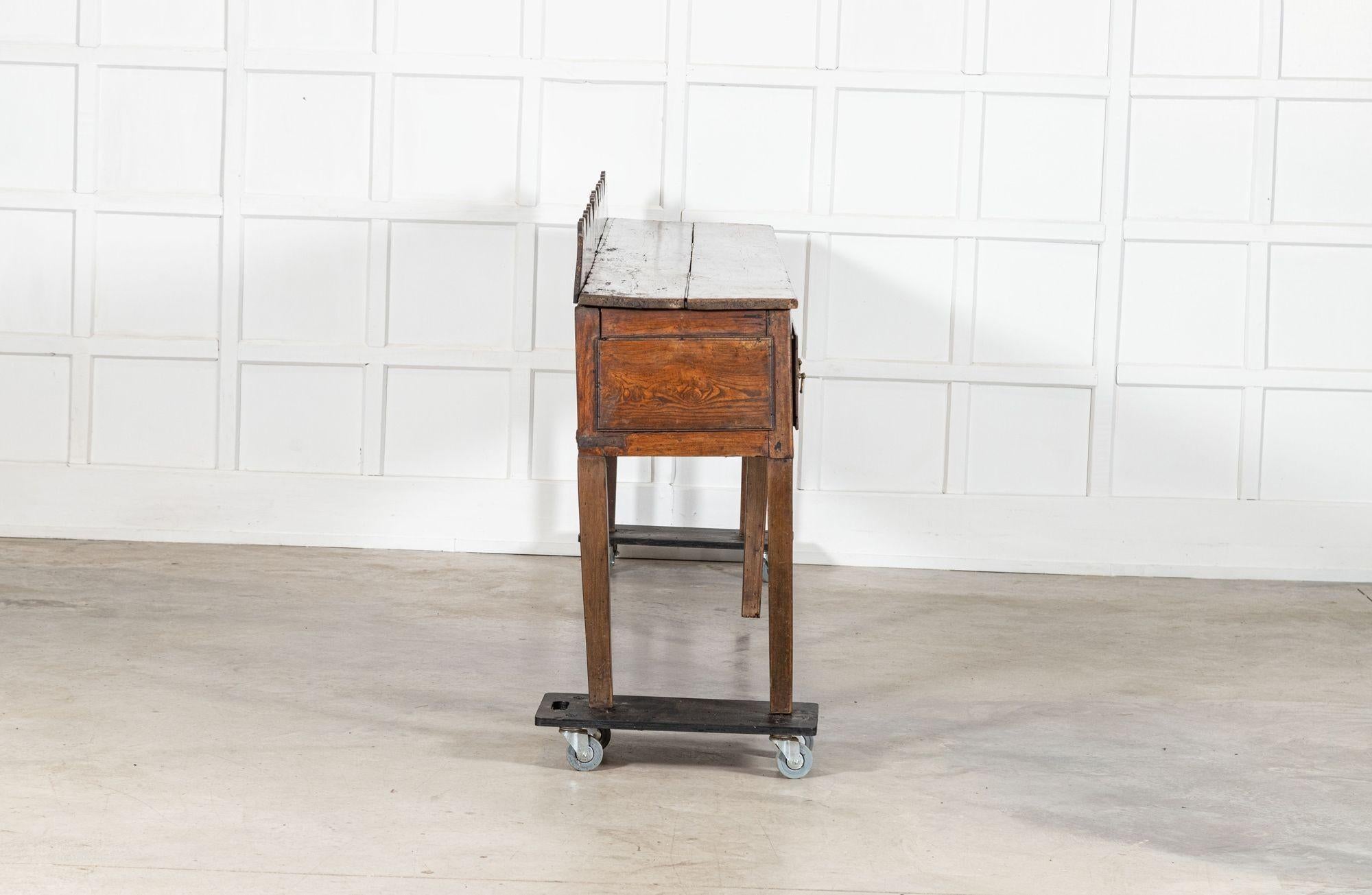 Quercia Monumental English 19thC Oak Vernacular Dresser Base in vendita