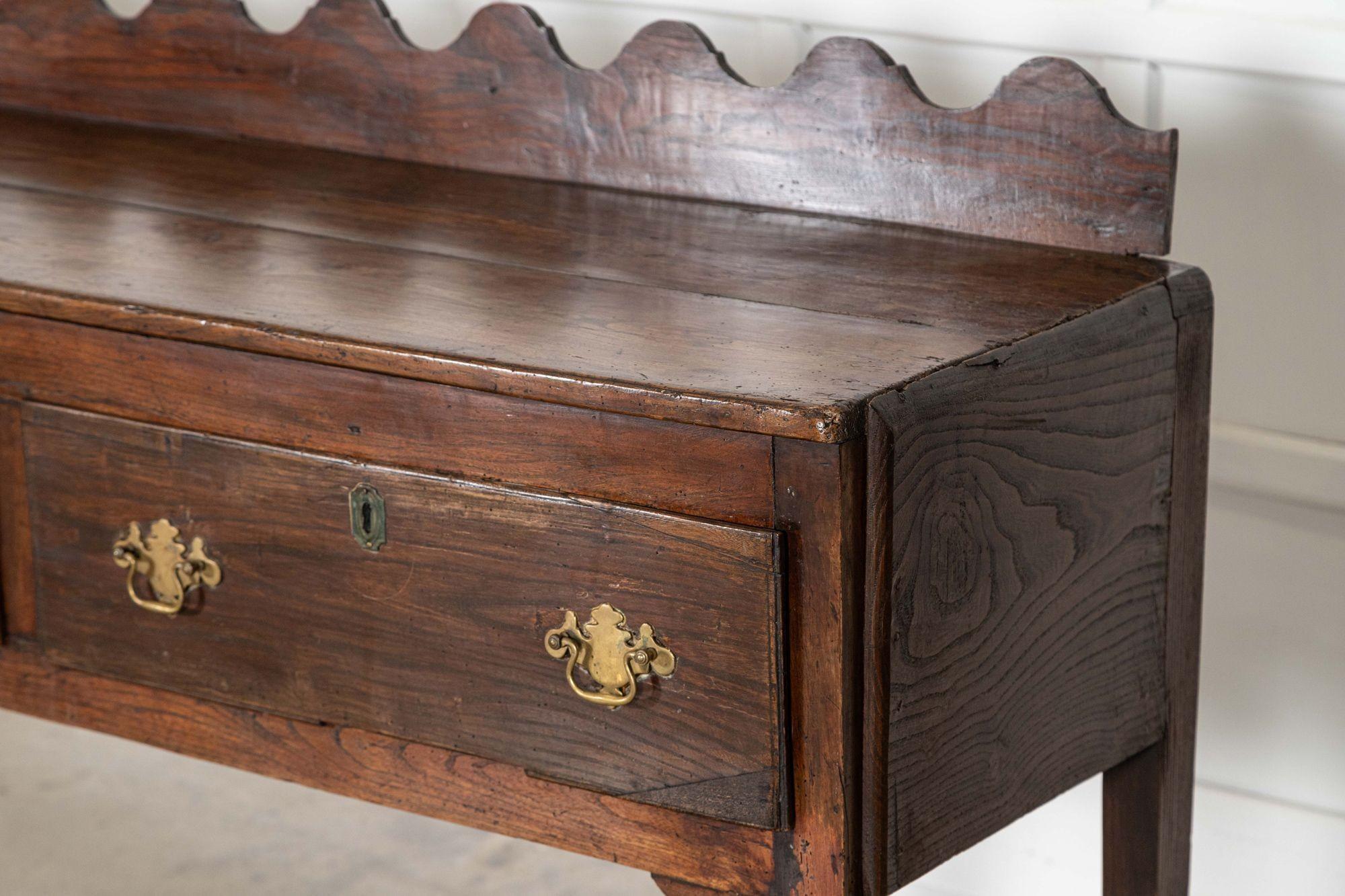 Monumental English 19thC Oak Vernacular Dresser Base in vendita 3