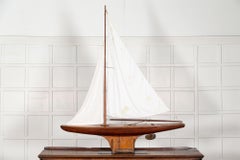 Monumentale englische Clinker Built Pond Yacht mit Blumenmuster