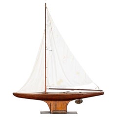 Monumental Pond Yacht anglais construit en clinker