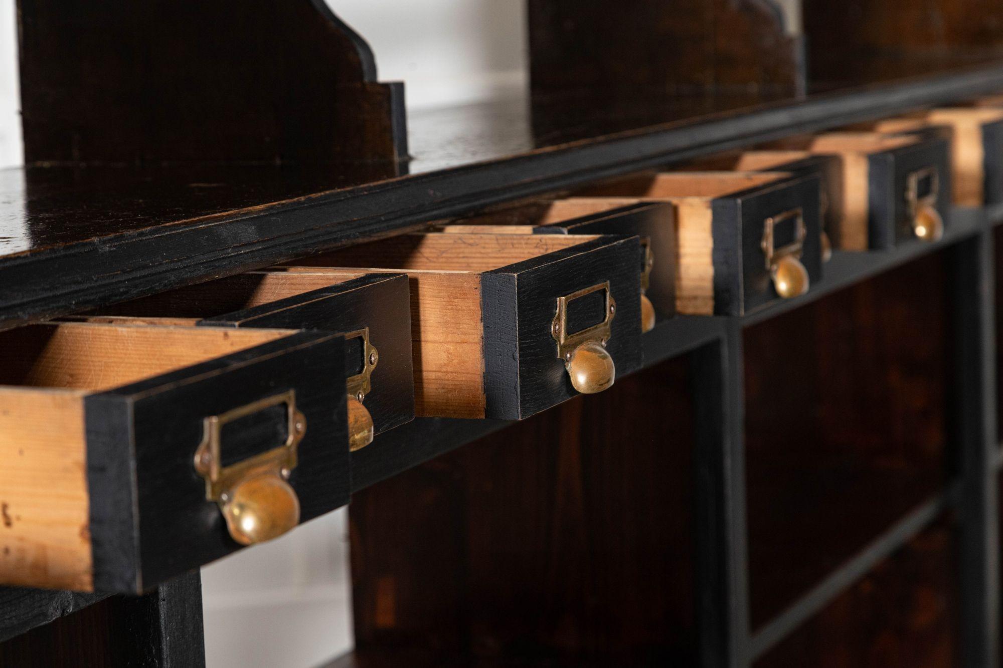 Monumentale espositore da negozio inglese in Oak ebanizzato in vendita 6