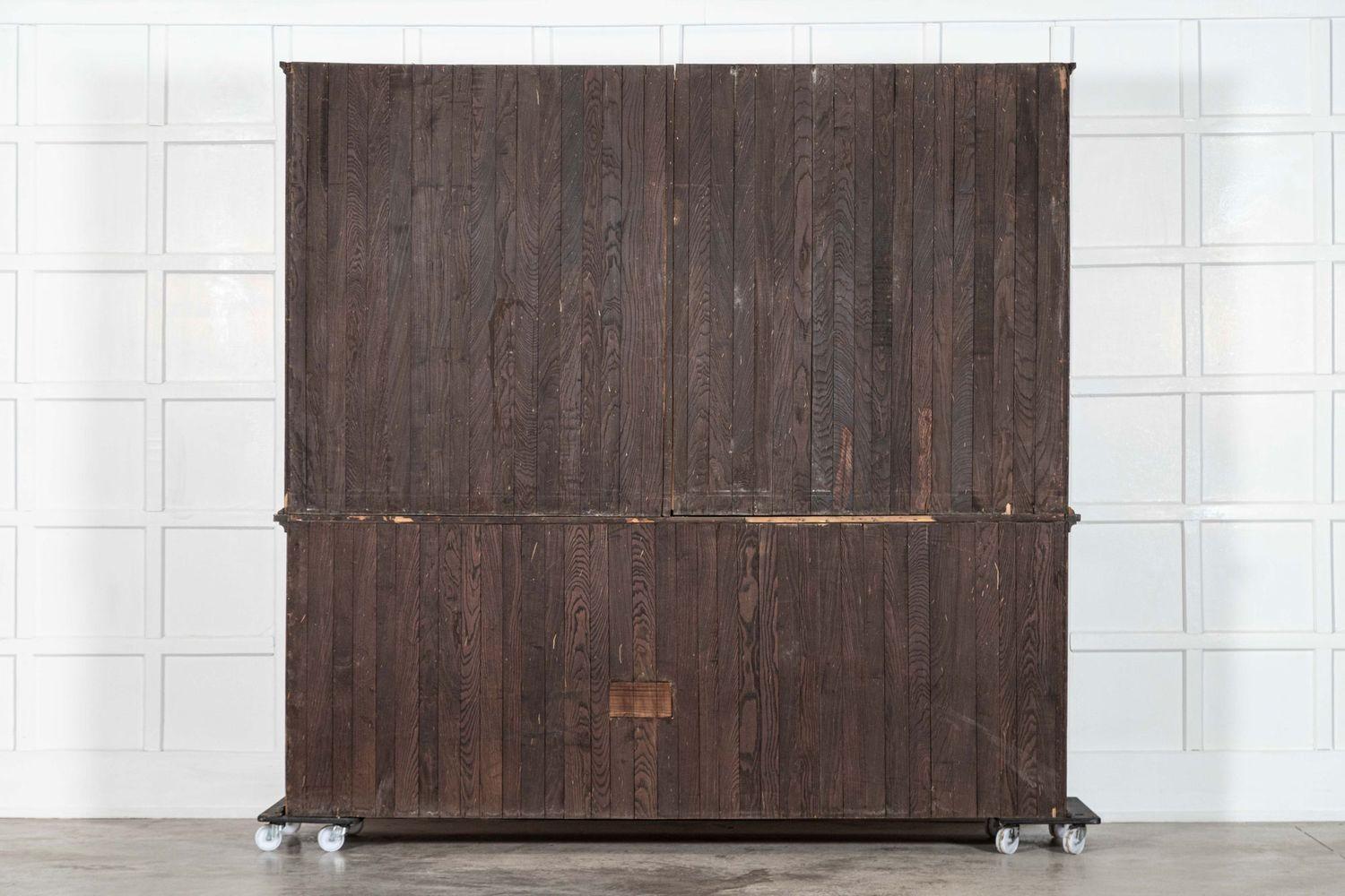 Monumentale armoire de ménage en chêne anglais en vente 8