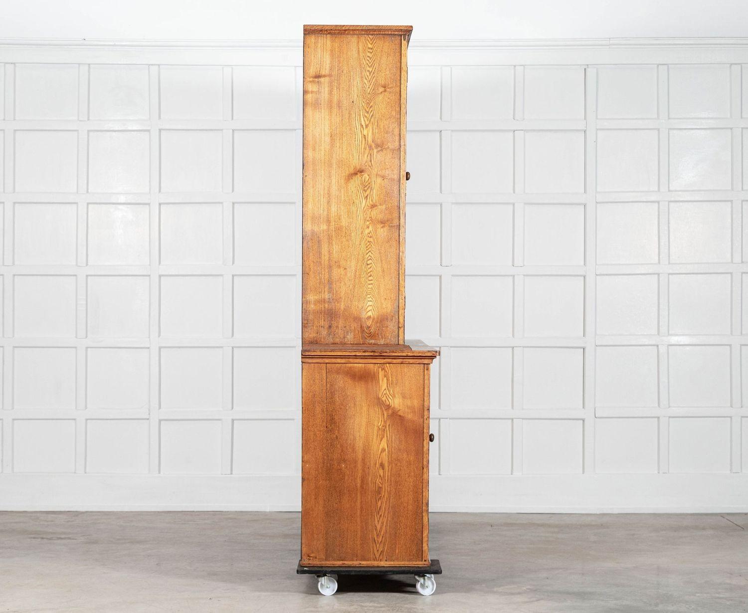 Monumentale armoire de ménage en chêne anglais en vente 1
