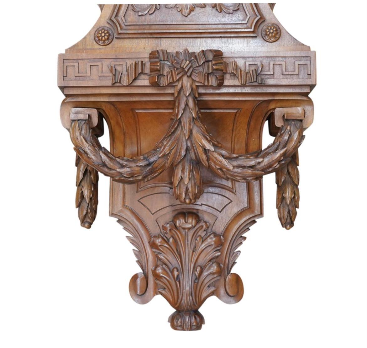 Baromètre et thermomètre monumental européen en bois sculpté Bon état - En vente à Bradenton, FL