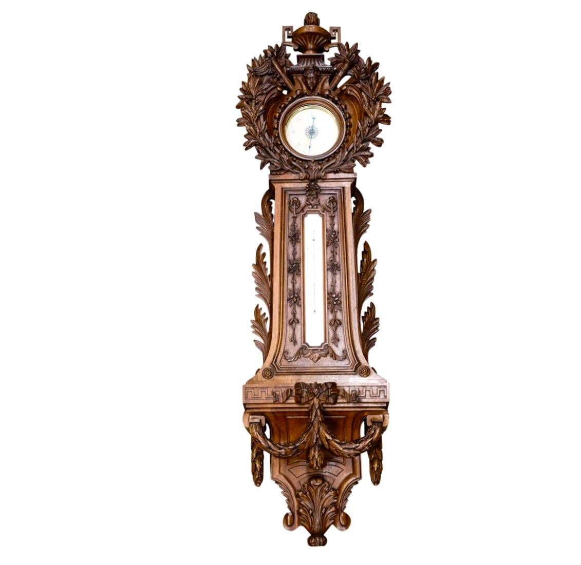 Baromètre et thermomètre monumental européen en bois sculpté en vente 1