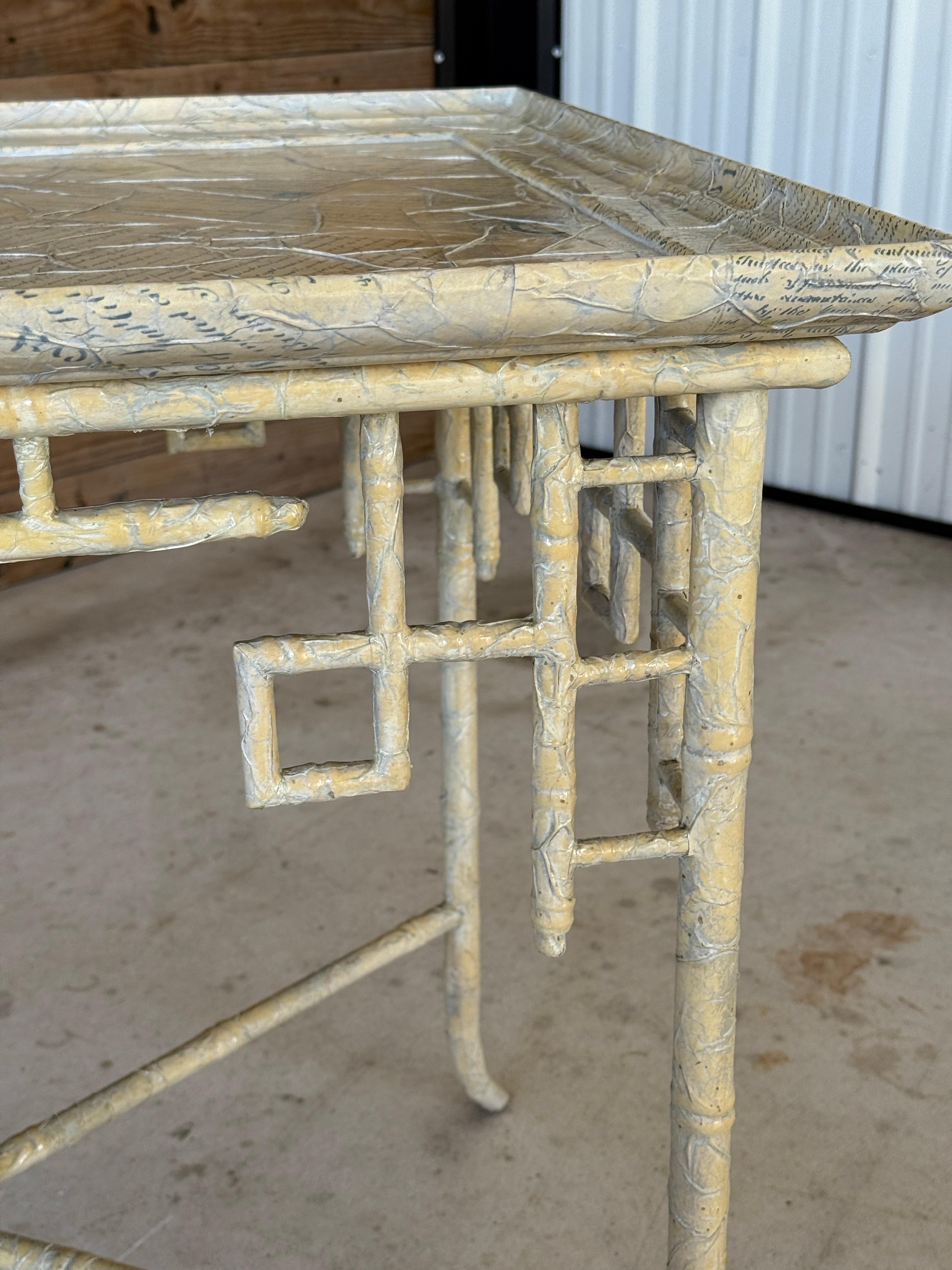 Mesa auxiliar monumental de bambú de imitación calado Regency Chinoiserie by Century Furnit en venta 3