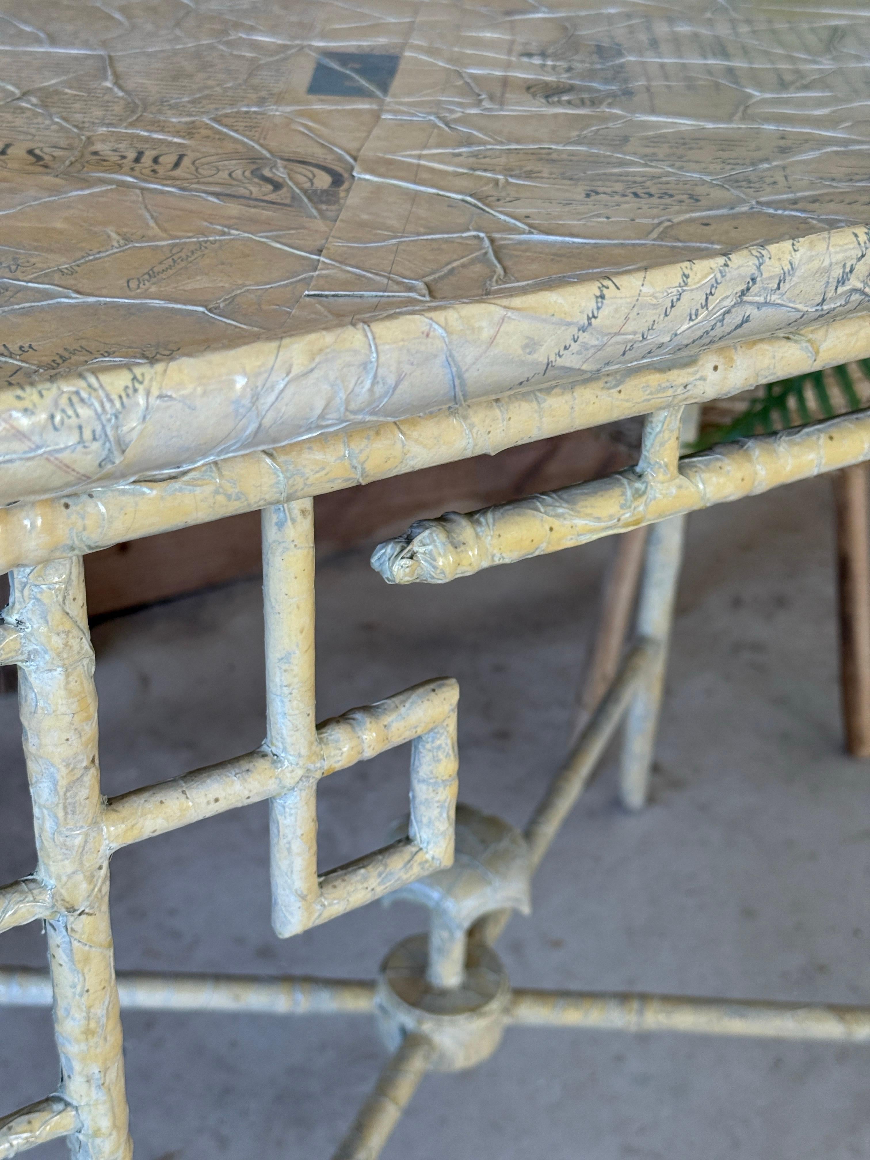 Mesa auxiliar monumental de bambú de imitación calado Regency Chinoiserie by Century Furnit en venta 8