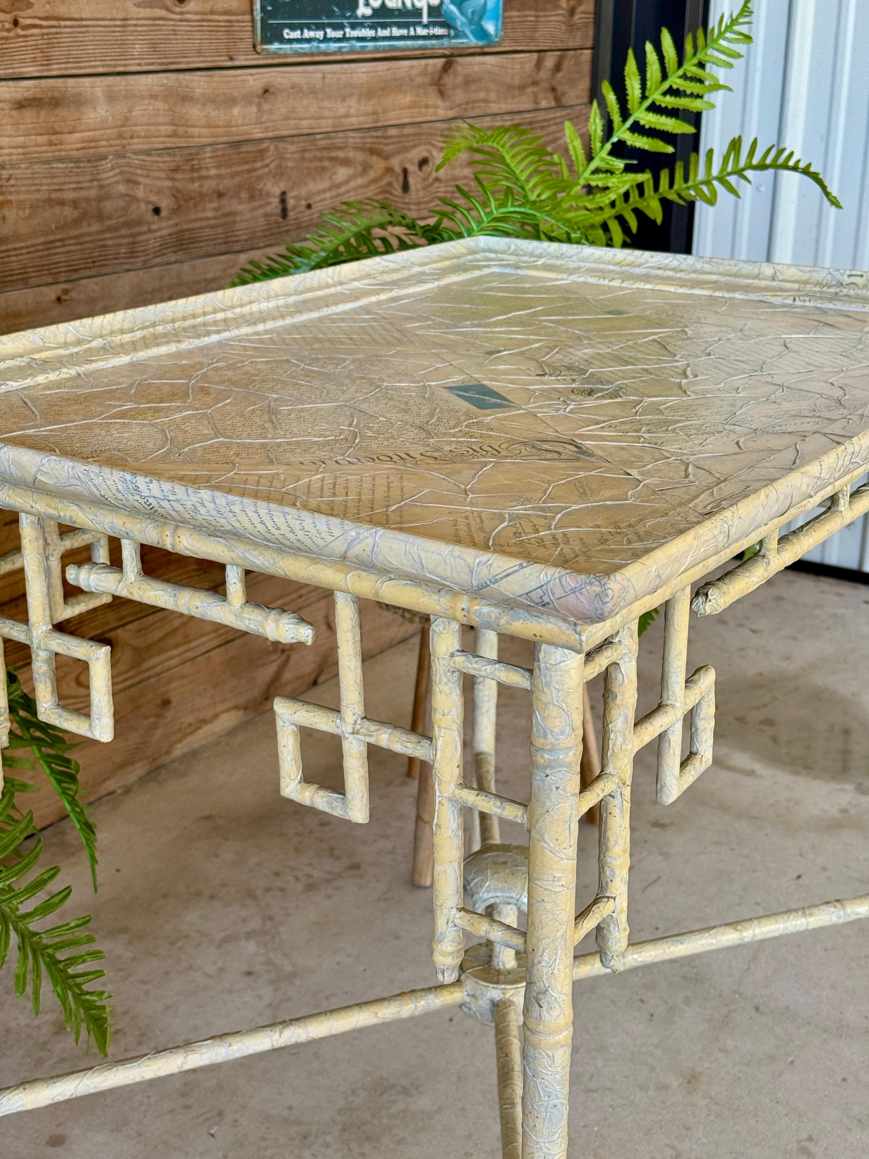 Mesa auxiliar monumental de bambú de imitación calado Regency Chinoiserie by Century Furnit en venta 11