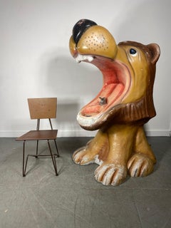 Escultura monumental de león de fibra de vidrio Fuente mFG. by F.A.S.T Corp