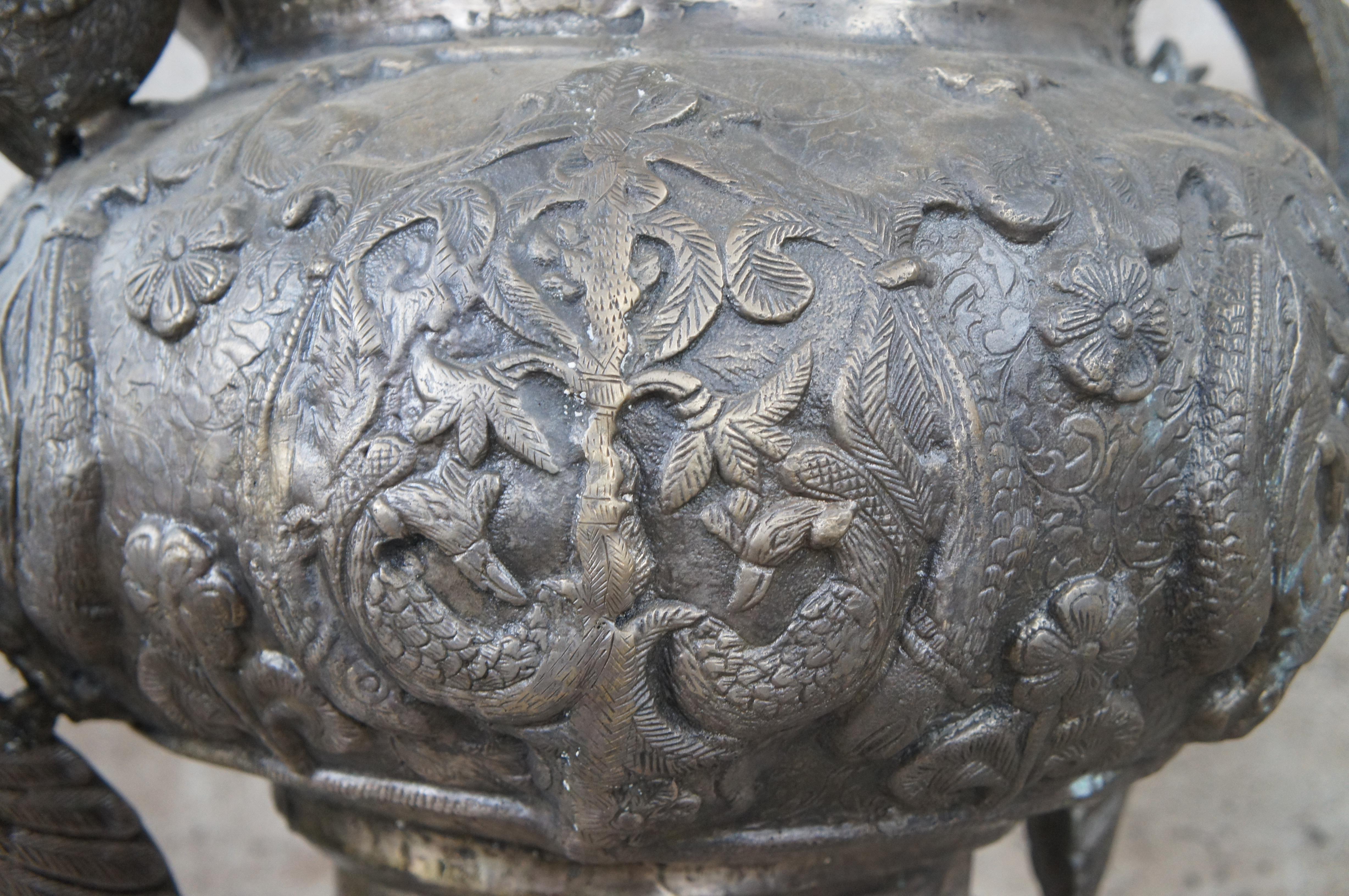 Bronze Monumentale urne de sol figurative indienne en bronze pour jardinière d'éléphant d'extérieur avec poignée 35 po. en vente