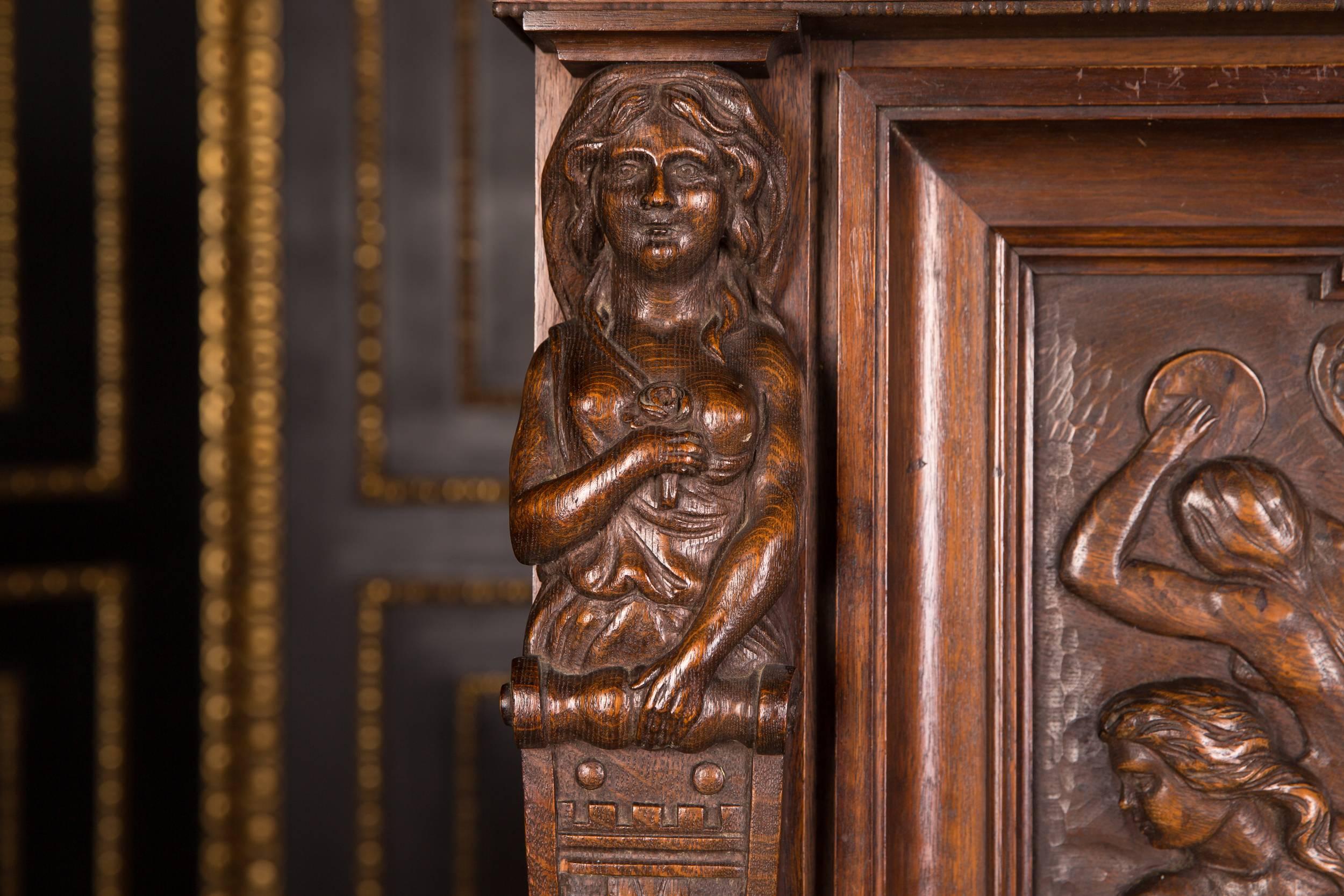 Monumental Figurative Renaissance Bar Cabinet, circa 1880 In Good Condition In Berlin, DE