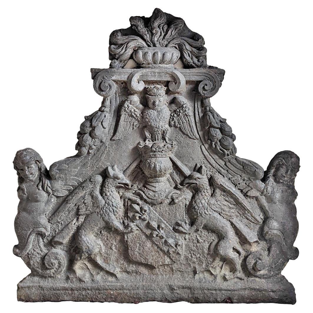 Plaque de cheminée monumentale avec les armoiries du Châtelet en vente