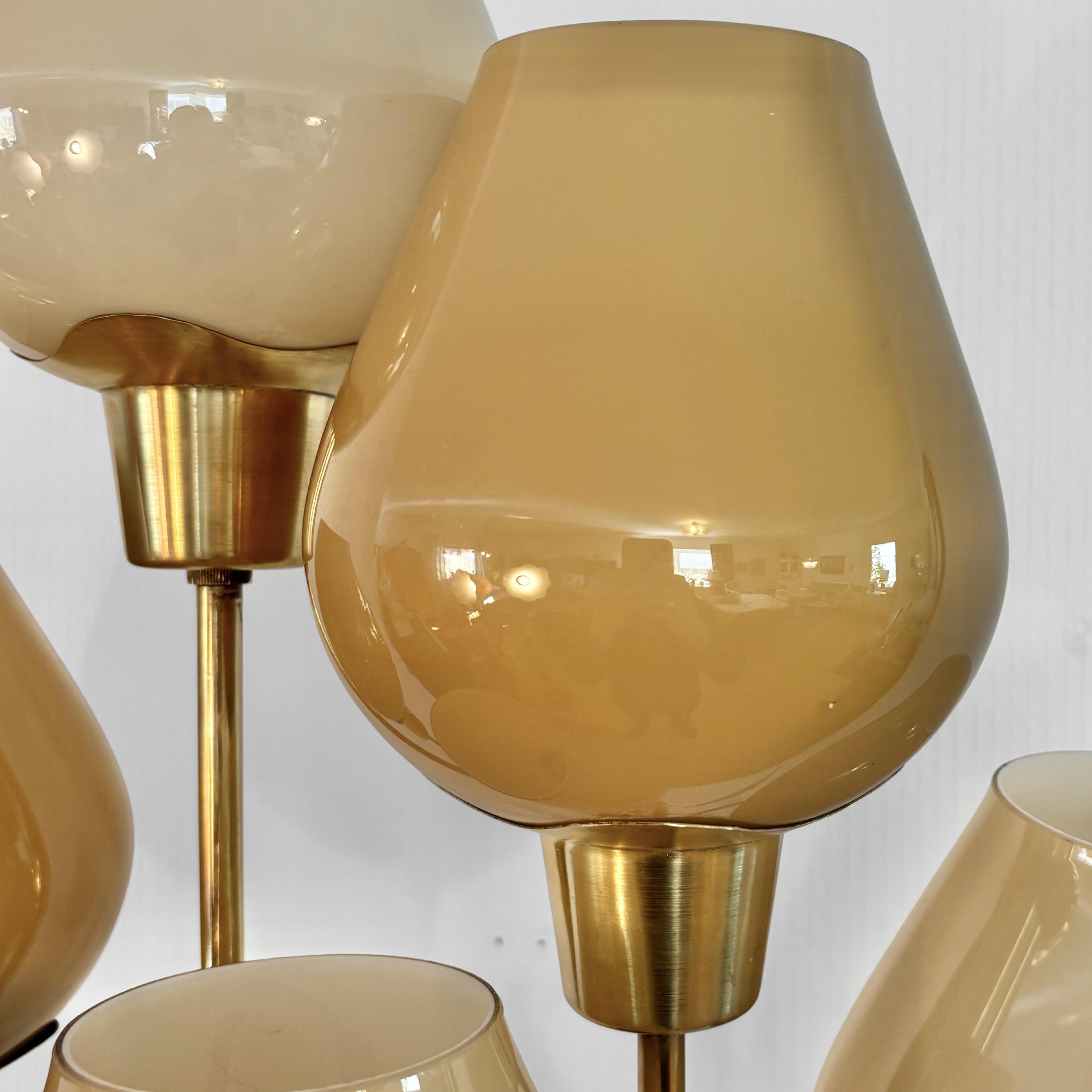 Monumentale lampada da parete floreale di metà secolo con foglie, ottone e vetro, Svezia, anni '40 in vendita 5