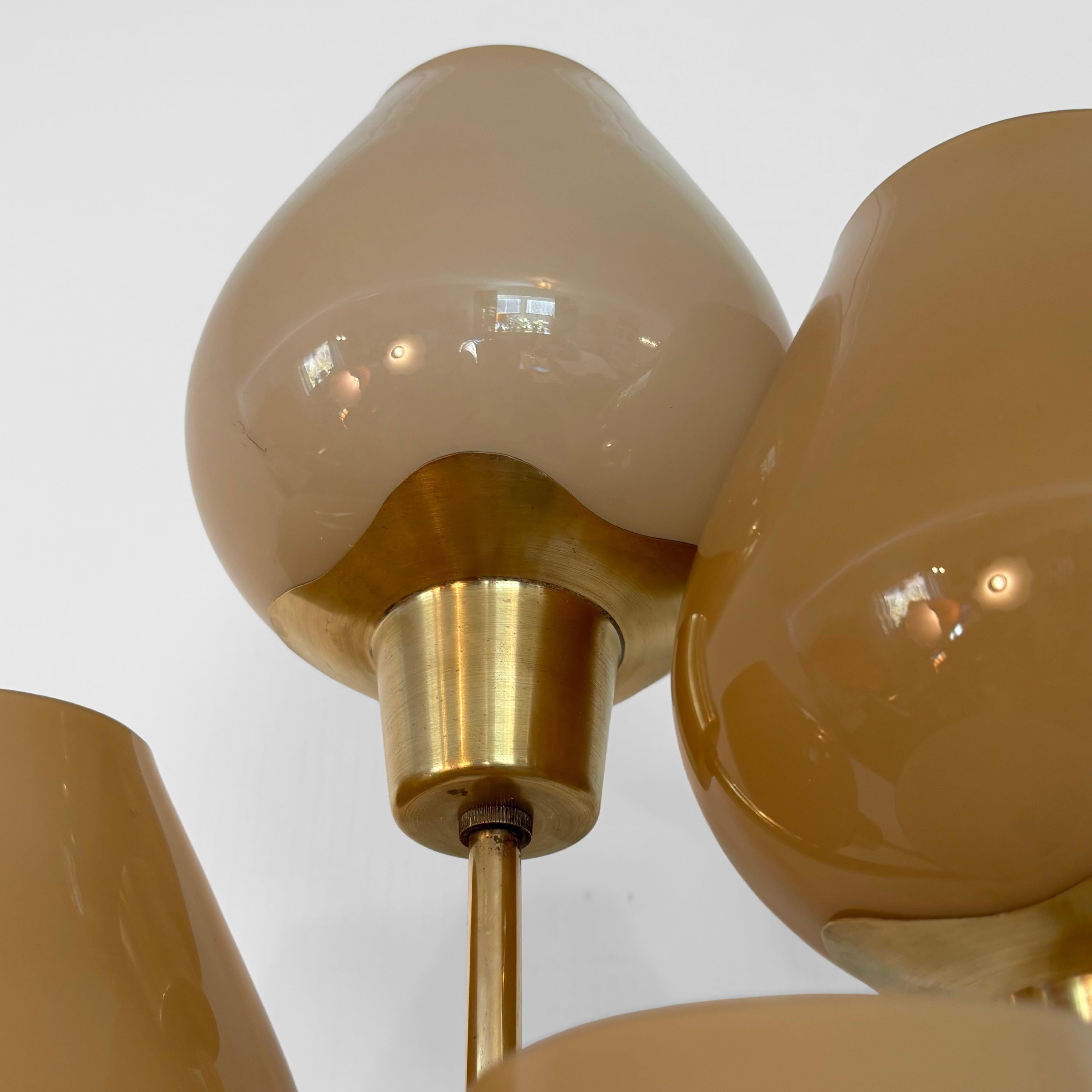 Monumentale lampada da parete floreale di metà secolo con foglie, ottone e vetro, Svezia, anni '40 in vendita 6