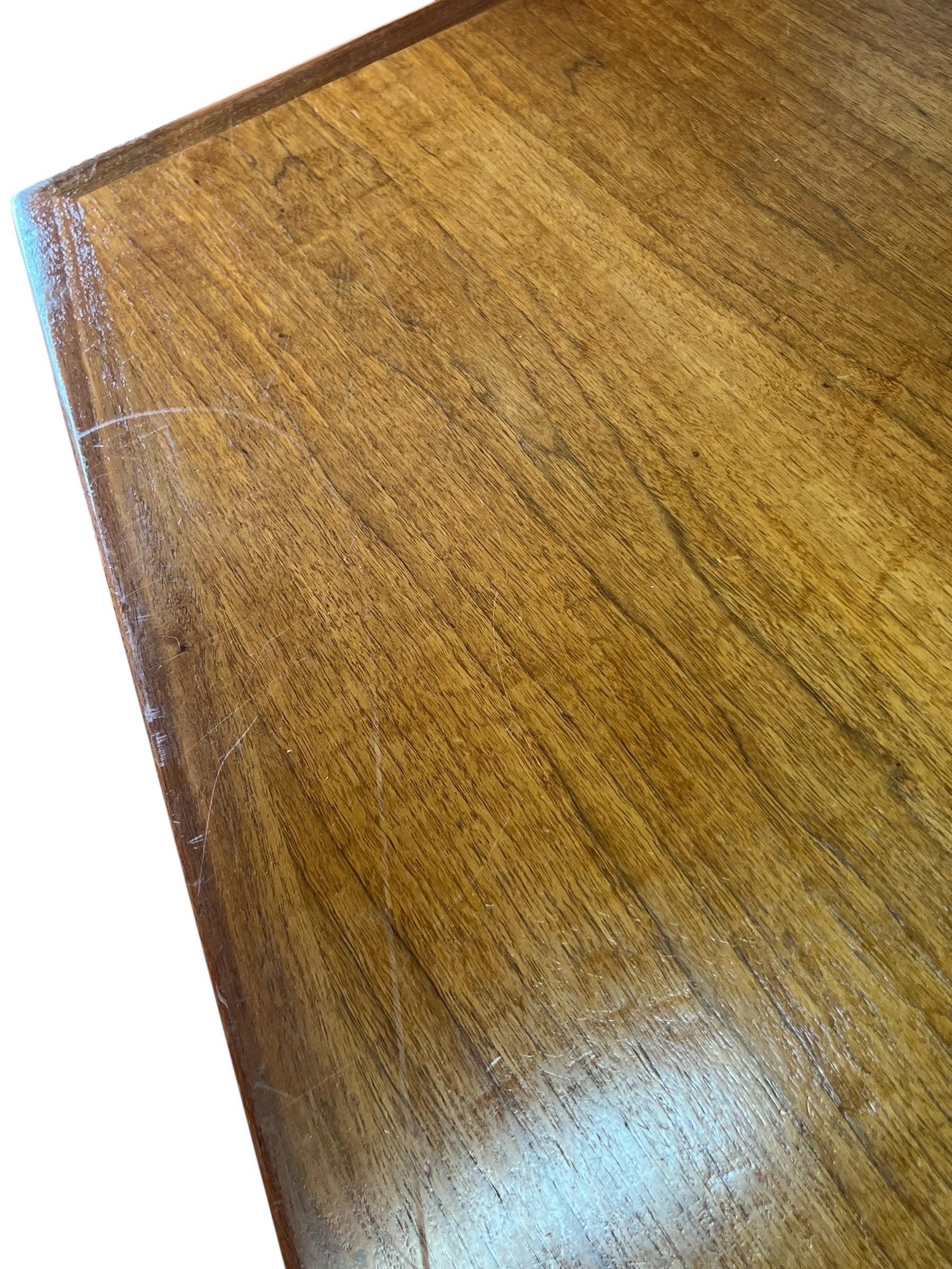 Monumentaler Florence Knoll Tisch aus Nussbaumholz in Bootsform für Knoll International im Angebot 4