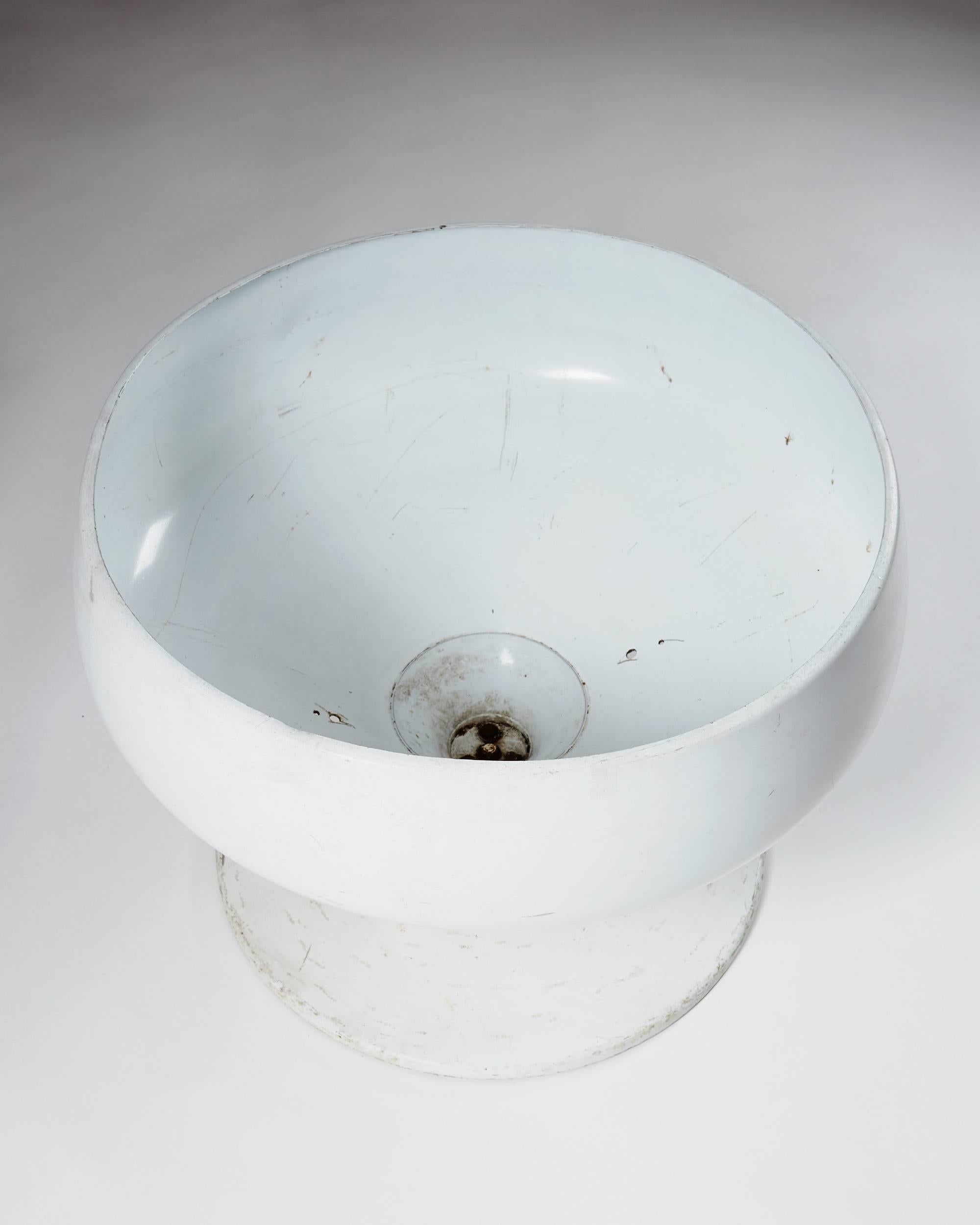 Monumental flower pot, anonymous,
Finland. 1960's.

White painted metal, bottom with drilled holes.

Dimensions: 
H: 53 cm/ 1' 9 1/4''
Diam: 65 cm/ 2' 2''