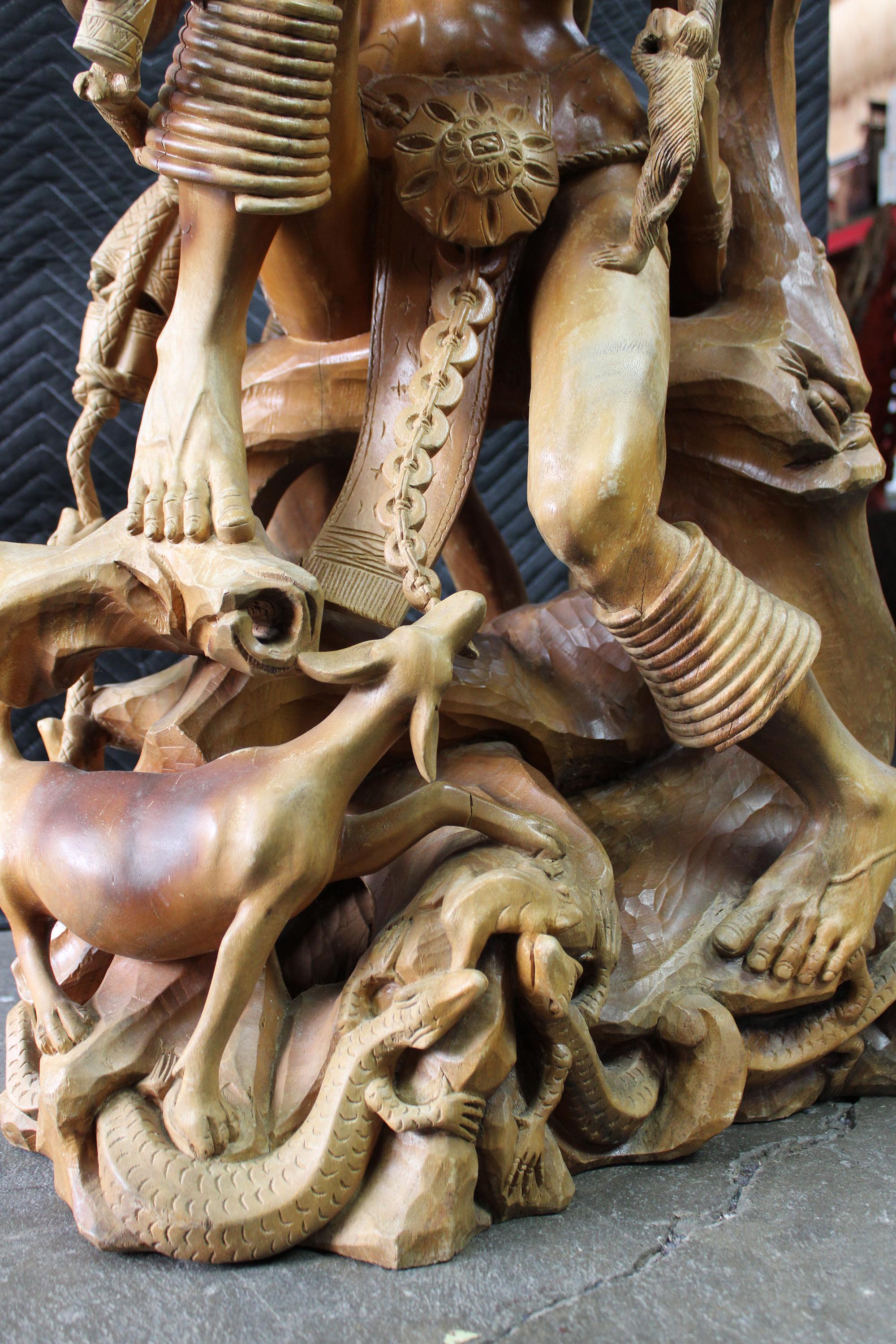 Monumentale Folk Art Carved TOTEM Statue Skulptur Mann Flöte Tiere im Angebot 3