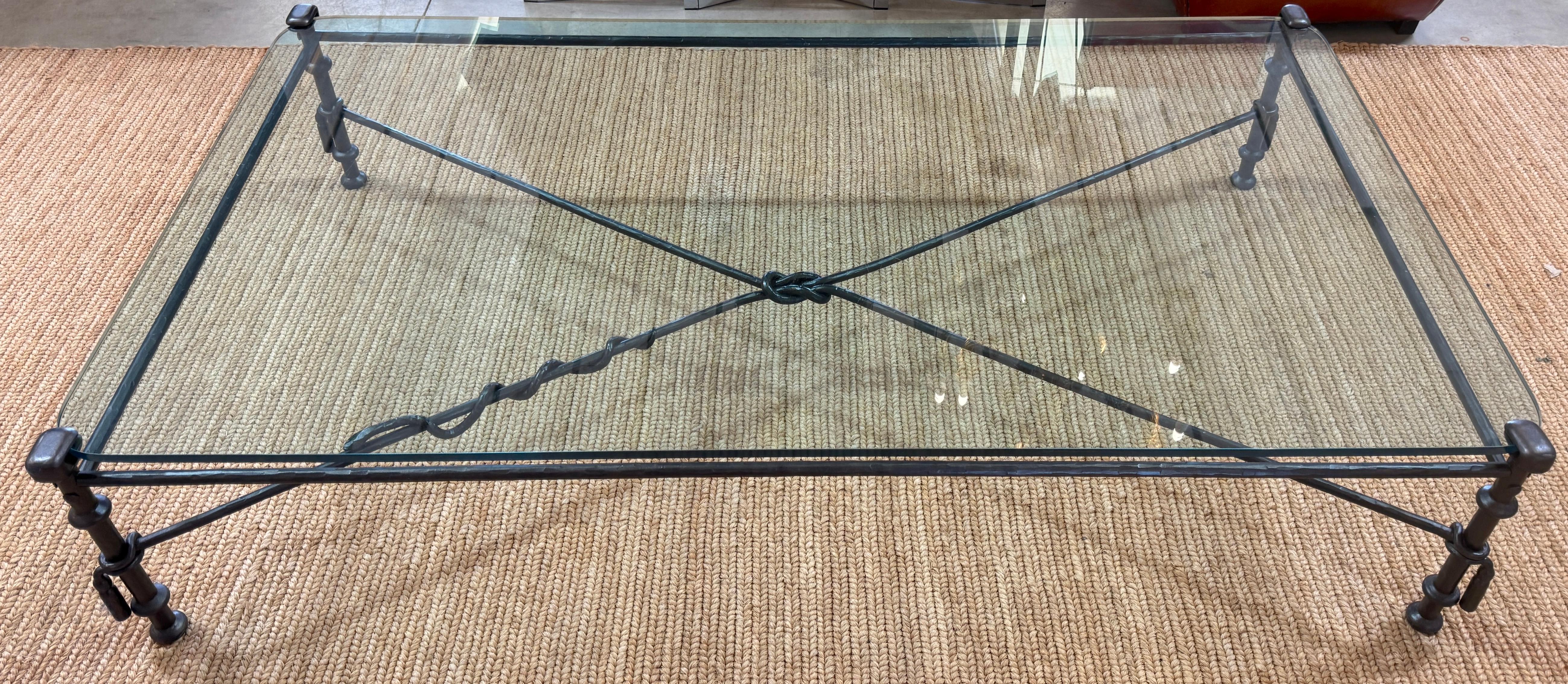Monumentaler Serpent Couchtisch aus Schmiedeeisen und Glas nach Diego Giacometti im Angebot 1