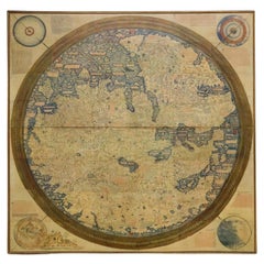 Panneau mural monumental d'un fac-similé médiéval encadré d'une carte du monde de Fra Mauro