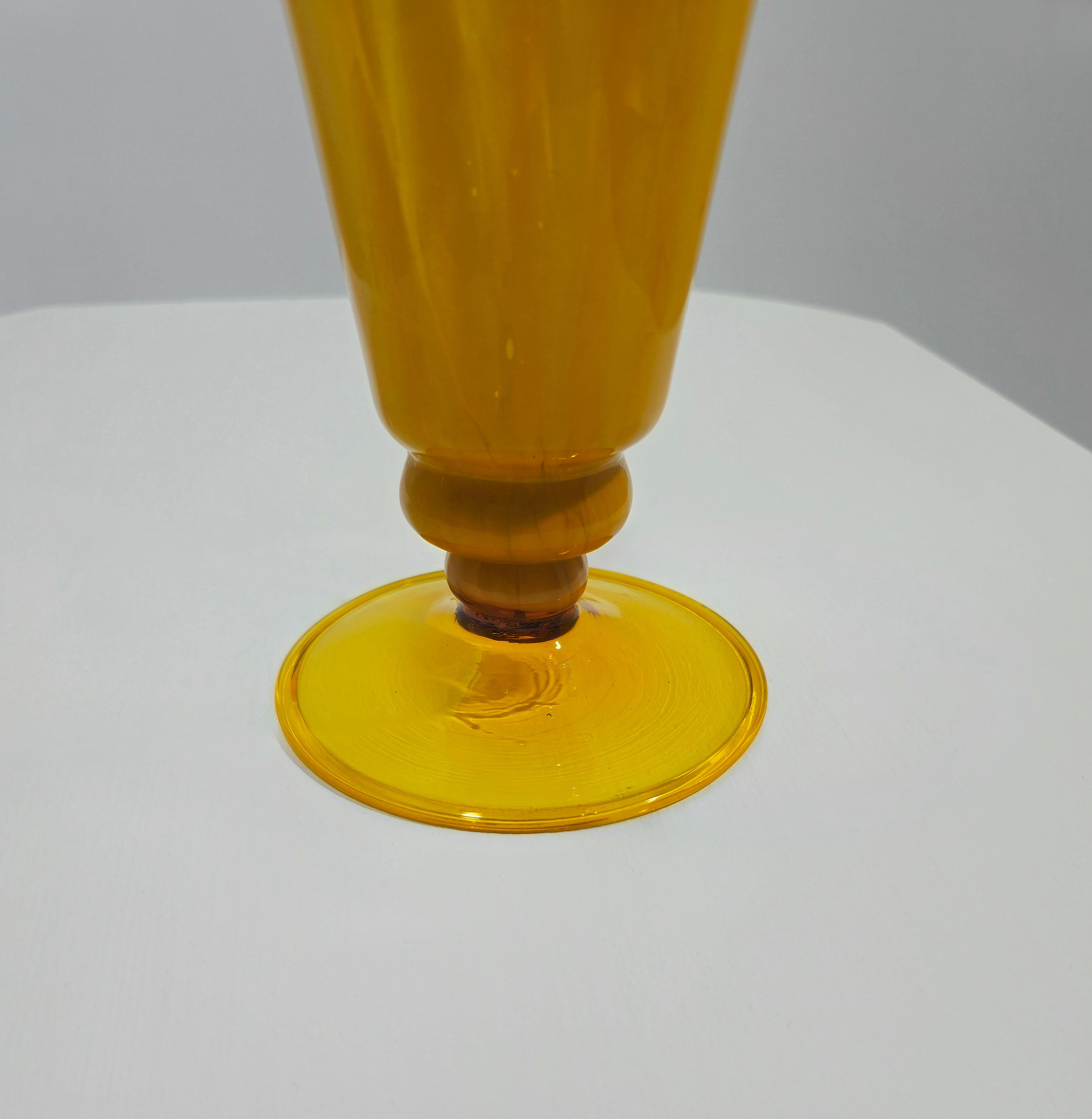 Monumental Fratelli Toso Yellow Blown Murano Glass Vase Italy 1930s Art Deco In Good Condition For Sale In Palermo, IT