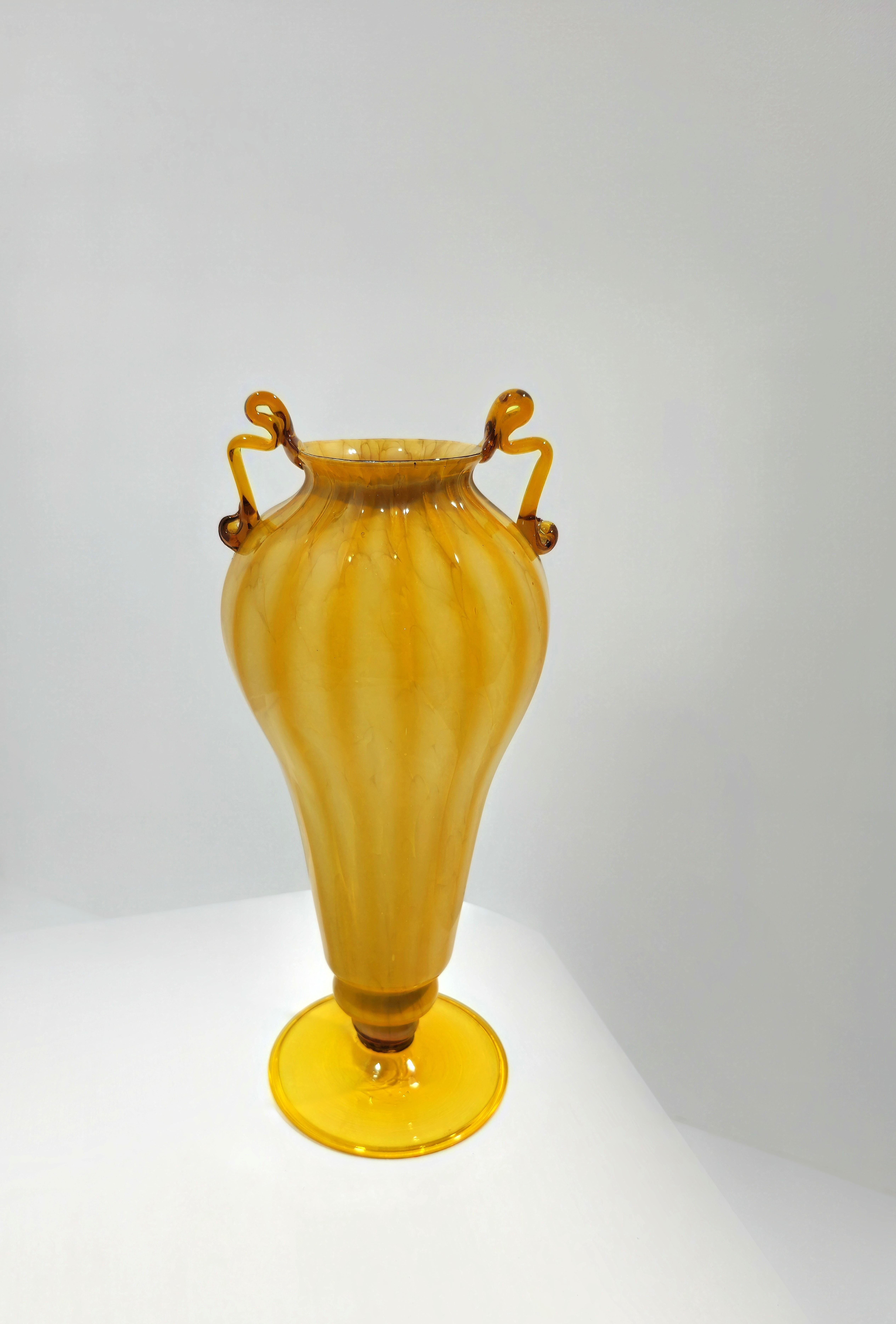 Mid-20th Century Monumental Fratelli Toso Yellow Blown Murano Glass Vase Italy 1930s Art Deco For Sale