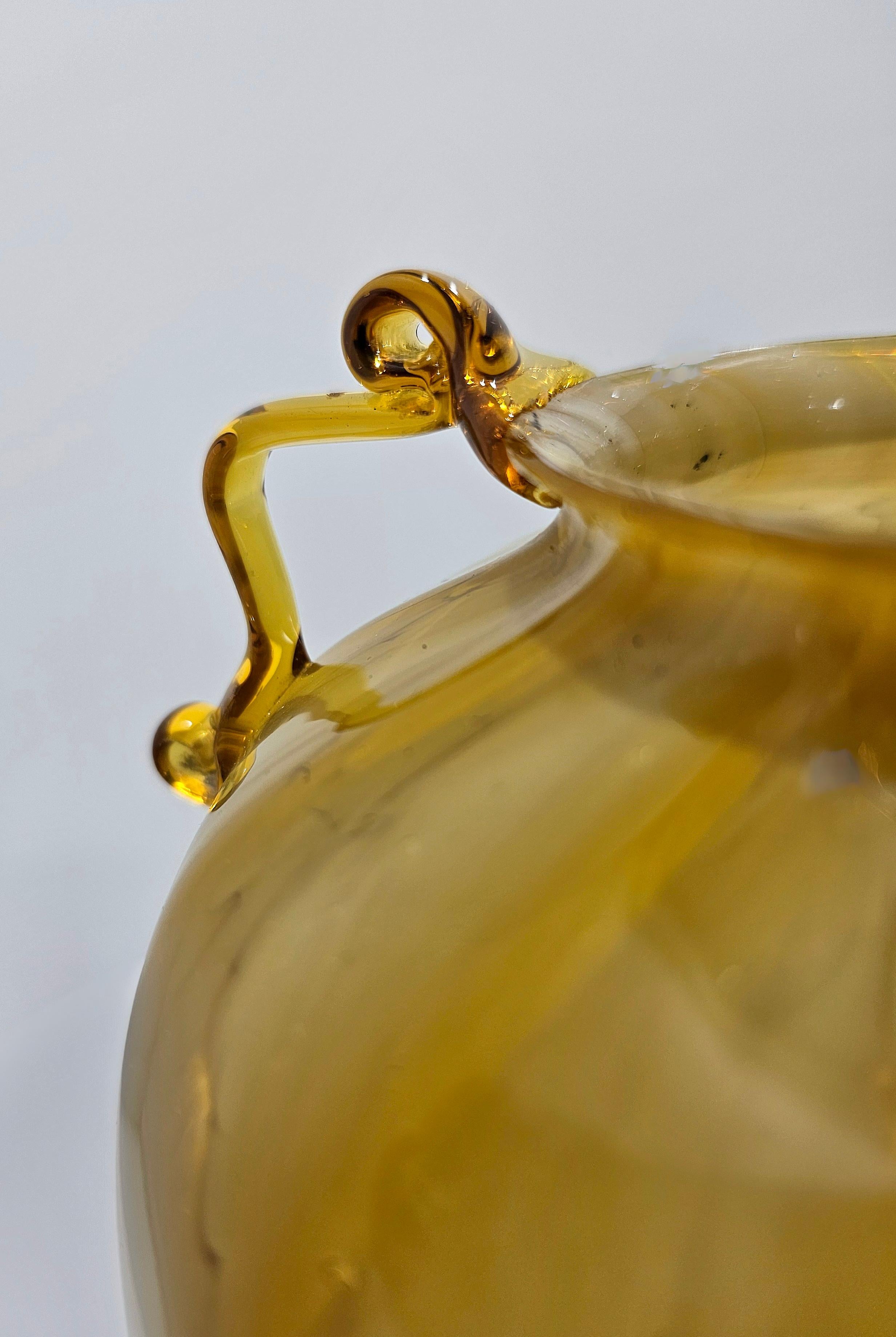 Monumental Fratelli Toso Yellow Murano Glass Vase Italy 1930s Art Deco In Good Condition For Sale In Palermo, IT