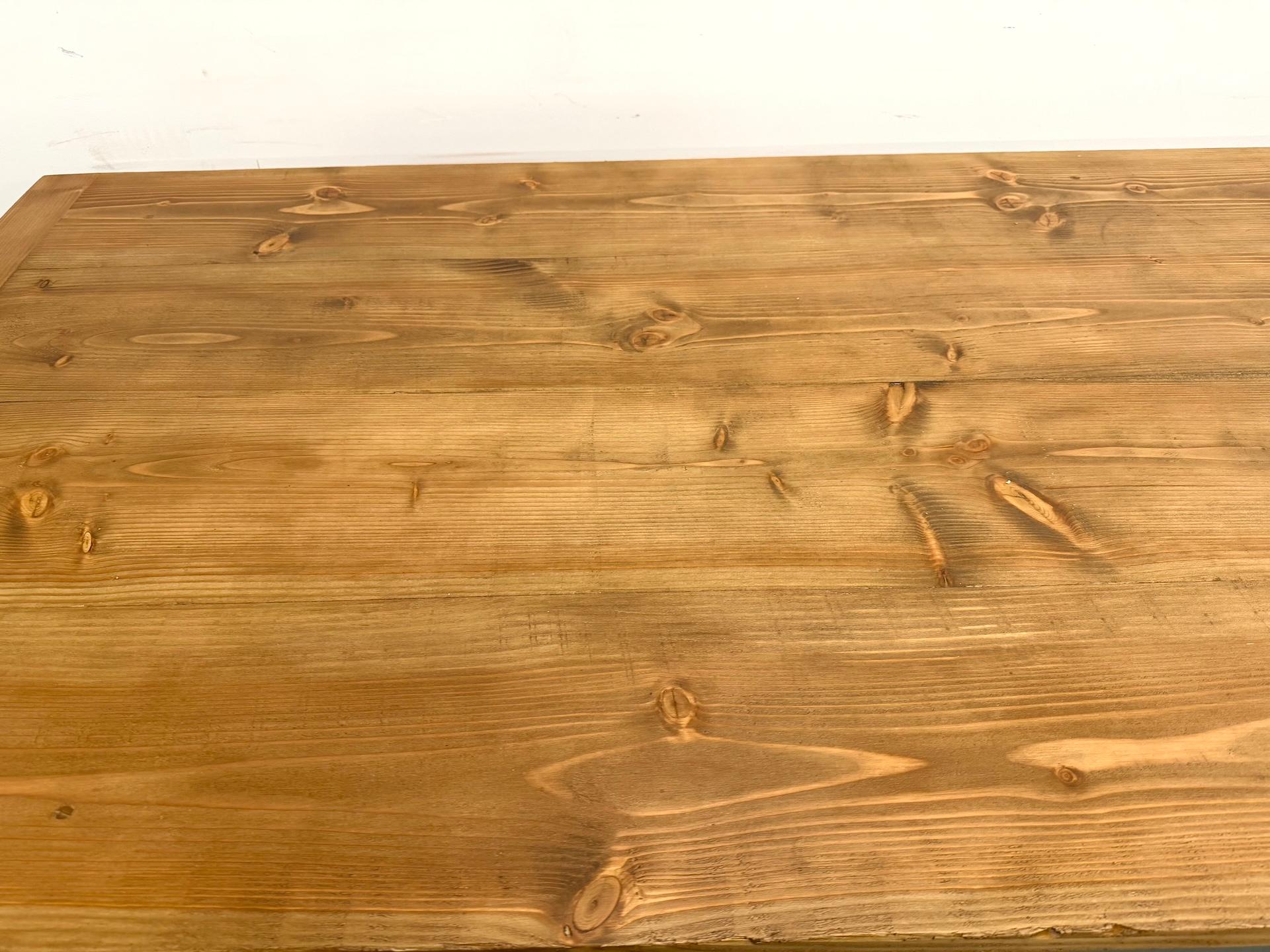 Monumentaler französischer 1970er Bauernhoftisch aus Kiefer - XXL (3,2m) im Angebot 7