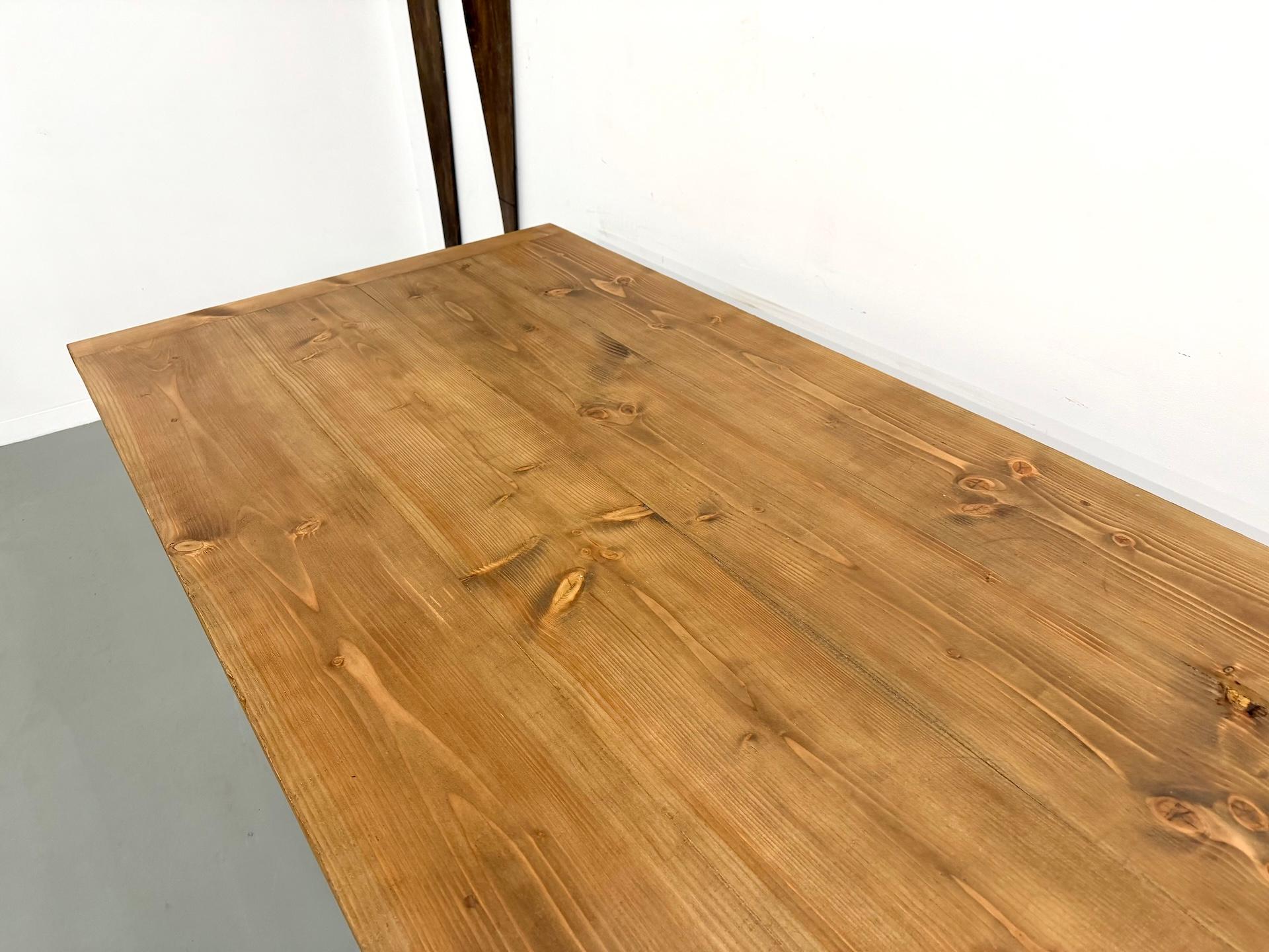 Monumentaler französischer 1970er Bauernhoftisch aus Kiefer - XXL (3,2m) im Angebot 8