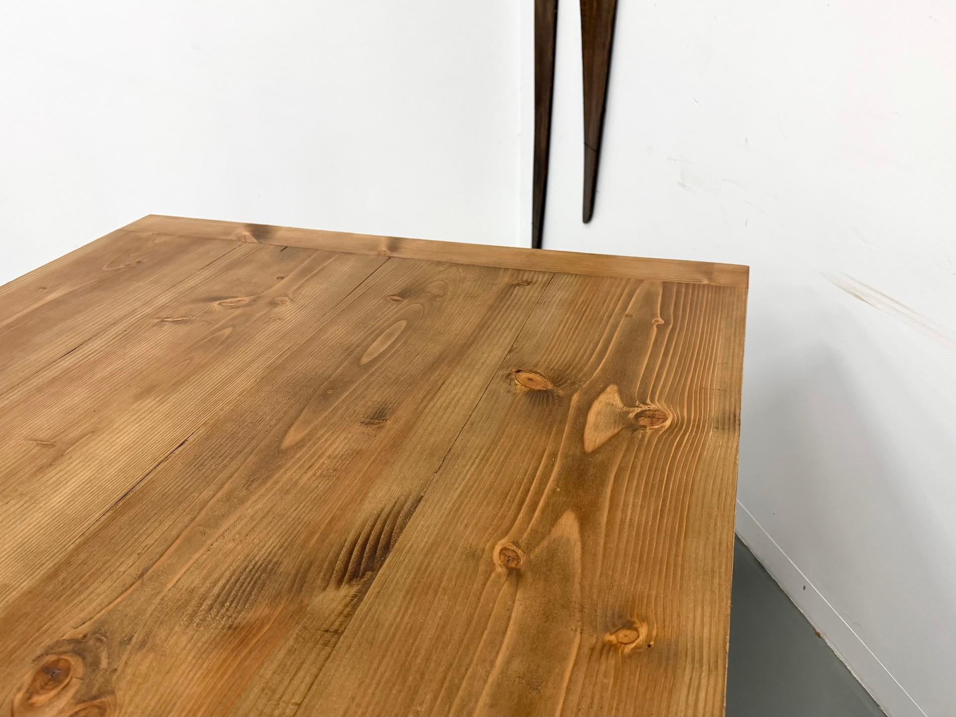 Monumentaler französischer 1970er Bauernhoftisch aus Kiefer - XXL (3,2m) (Ende des 20. Jahrhunderts) im Angebot