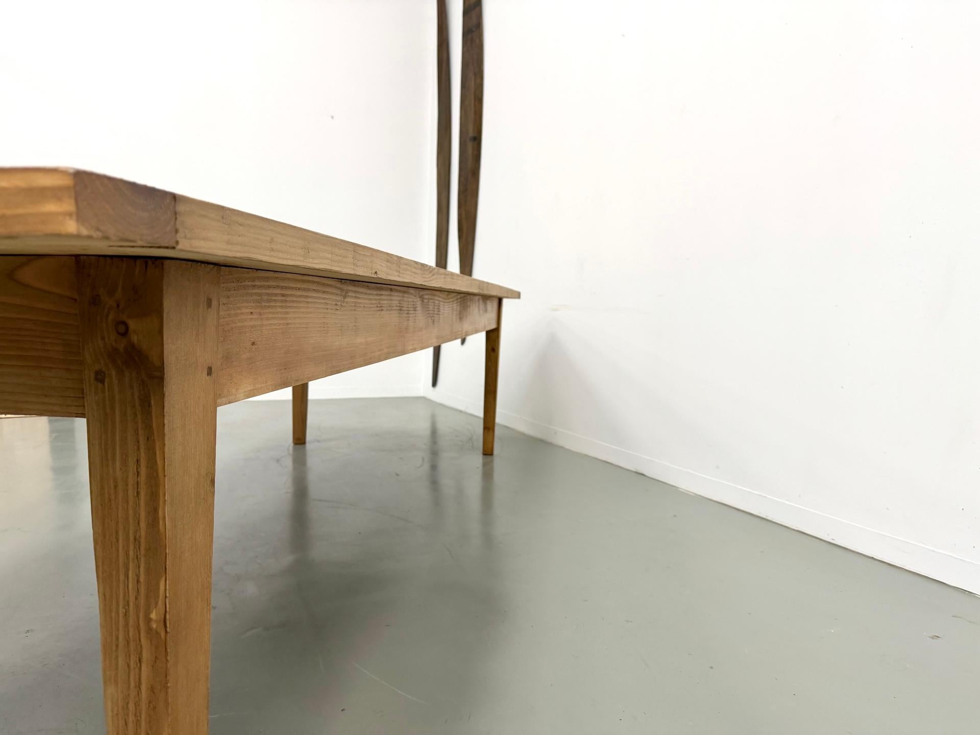 Monumentaler französischer 1970er Bauernhoftisch aus Kiefer - XXL (3,2m) (Kiefernholz) im Angebot