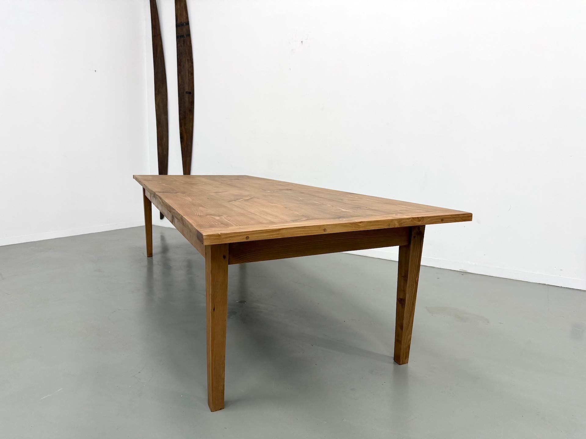 Monumentaler französischer 1970er Bauernhoftisch aus Kiefer - XXL (3,2m) im Angebot 2