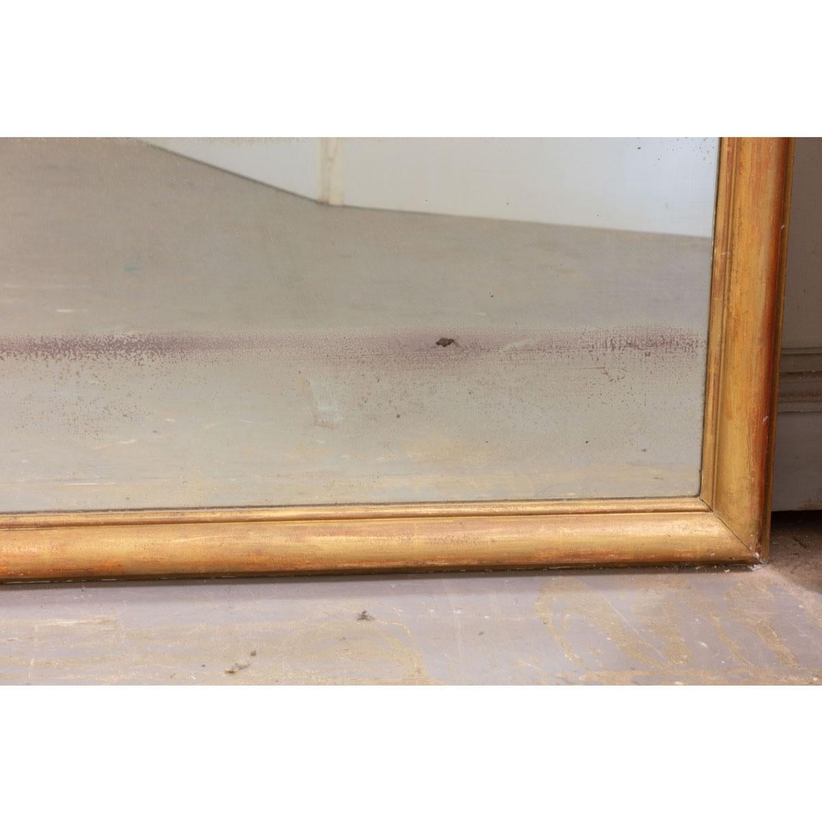 Legno dorato Monumentale specchio francese del XIX secolo Luigi XVI con doratura in oro in vendita