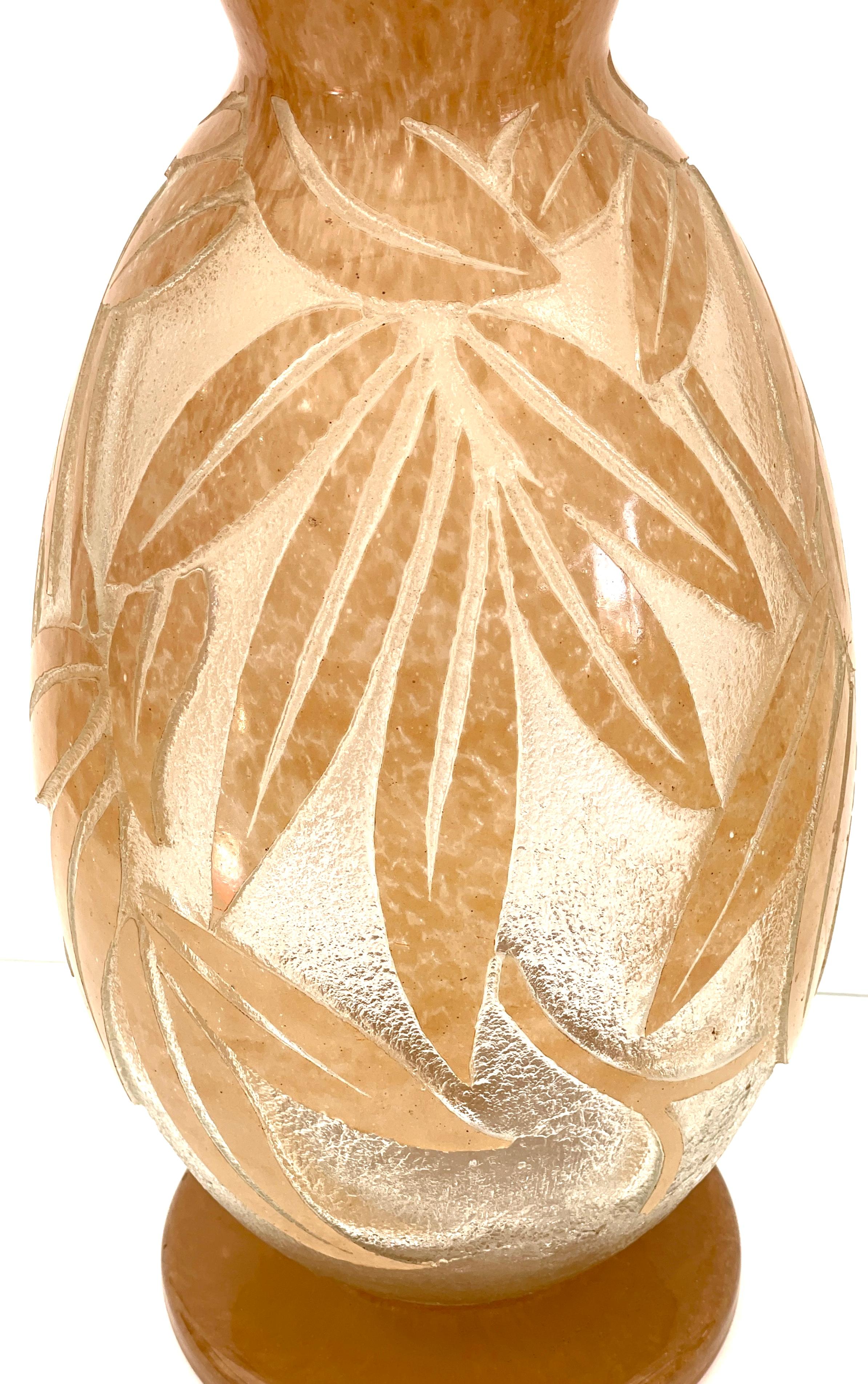 XX secolo Monumentale vaso in vetro Art Deco Palmette Cameo di Degué, circa 1930 in vendita