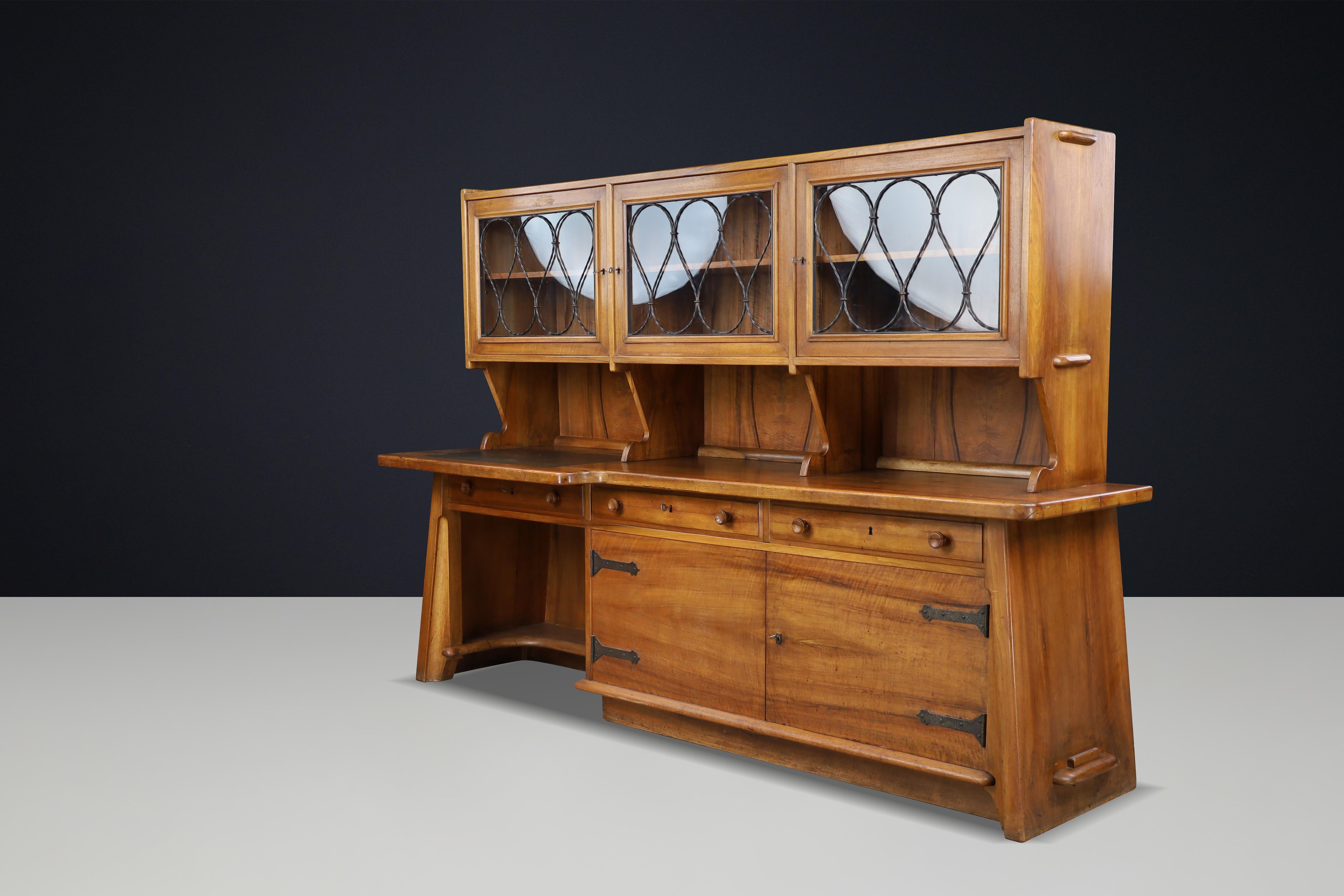 Monumental French Brutalist Walnut Cabinet & Desk, Sculptural Masterpiece, 1950s (Brutalismus) im Angebot