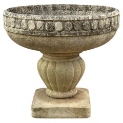 Monumental Jardinera Campana de Fundición Francesa sobre Pedestal Acanalado
