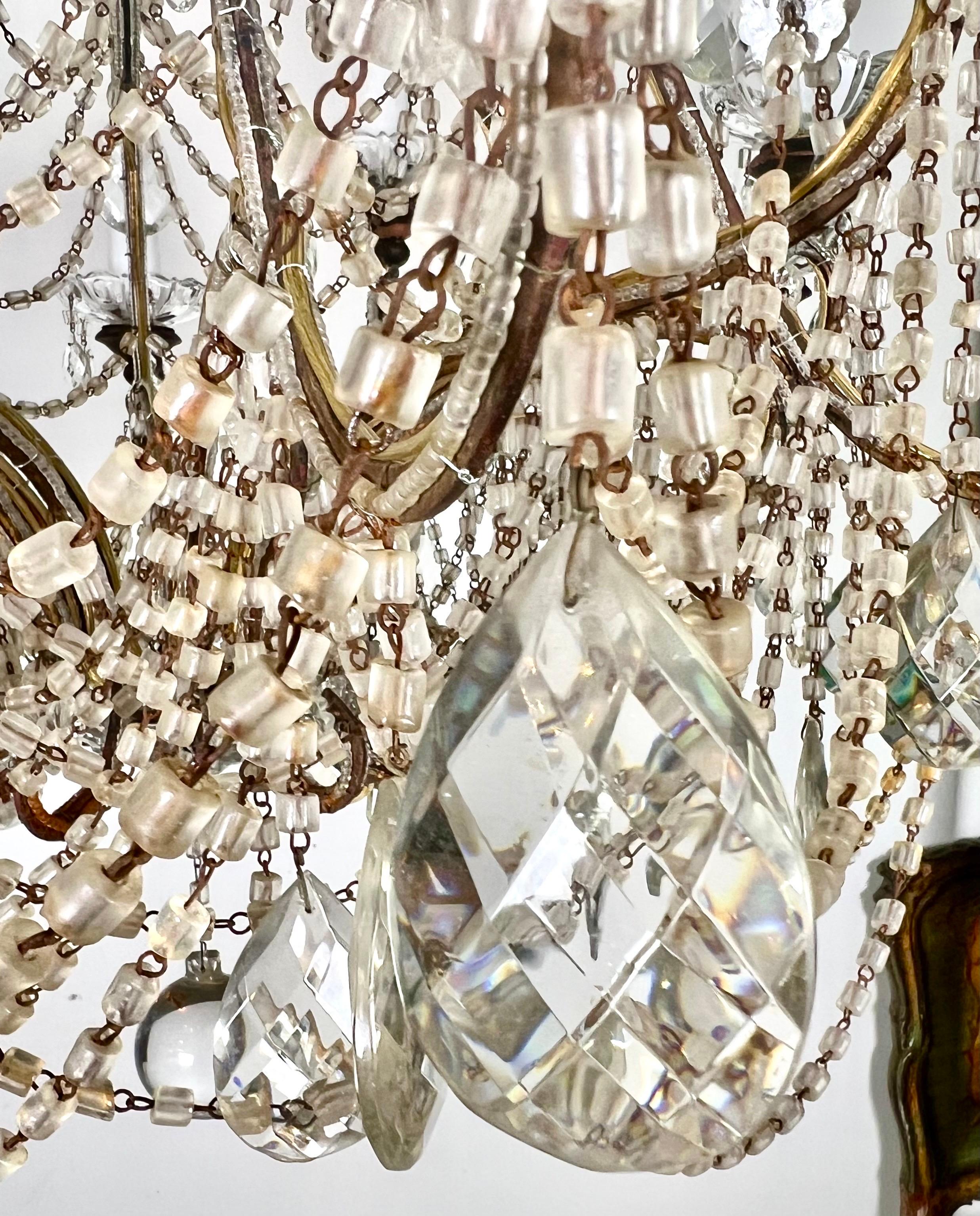 Monumentaler französischer Kristall-Perlen-Kronleuchter, ca. 1930er Jahre im Zustand „Gut“ im Angebot in Los Angeles, CA