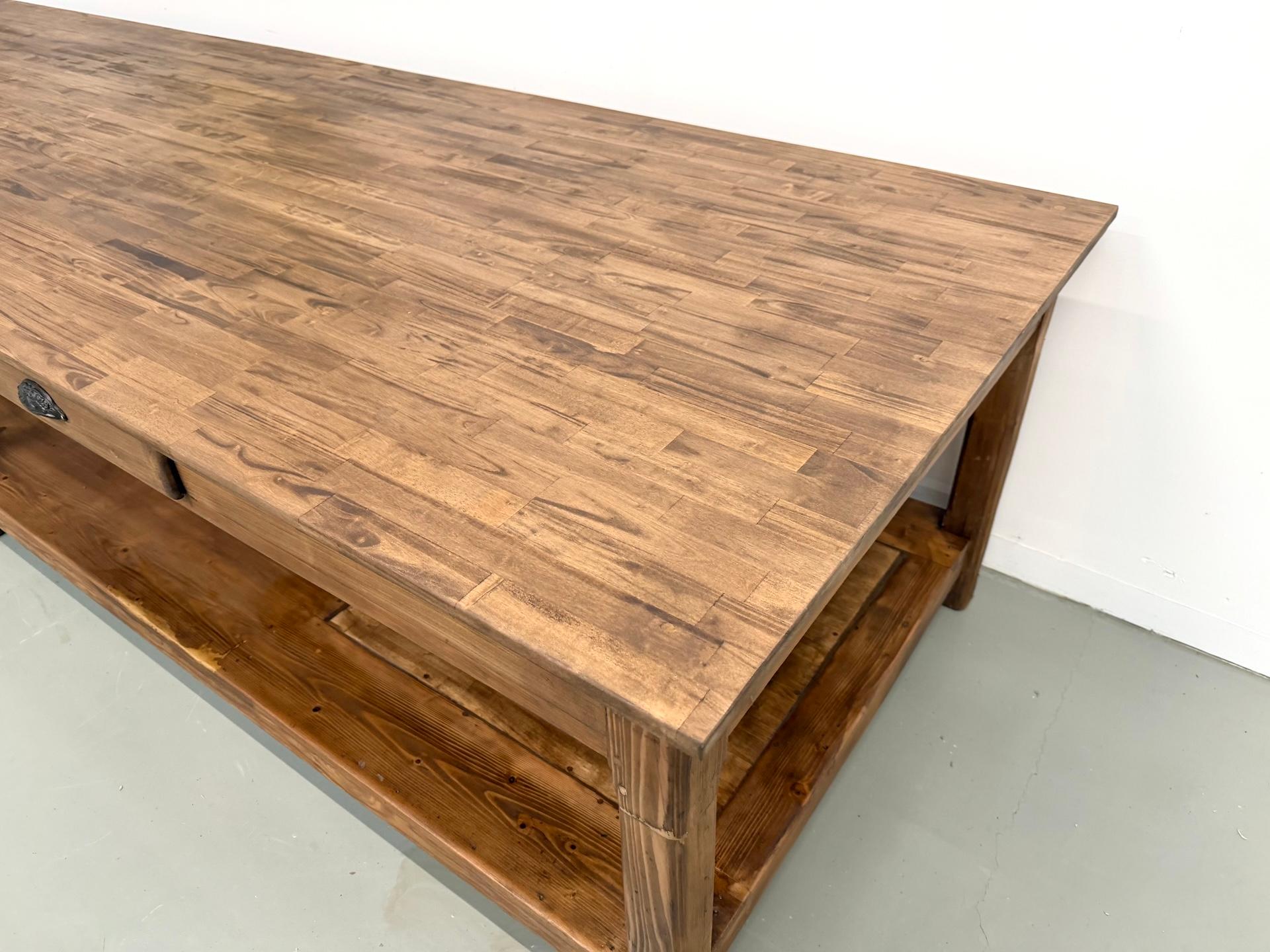 Table monumentale de drapier français, années 1950 en vente 5