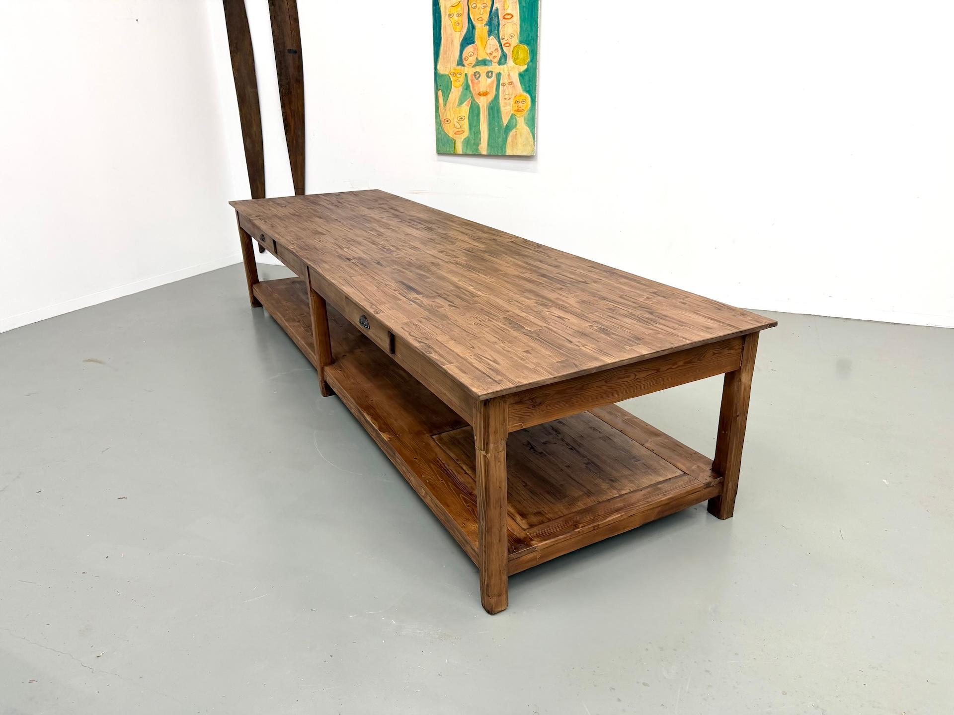 Table monumentale de drapier français, années 1950 en vente 9