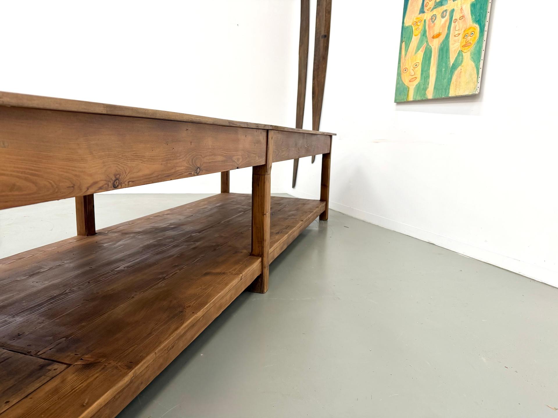 Table monumentale de drapier français, années 1950 en vente 10