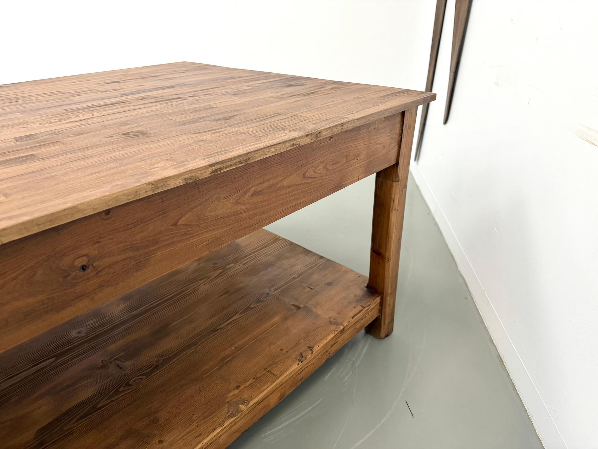 Table monumentale de drapier français, années 1950 en vente 11