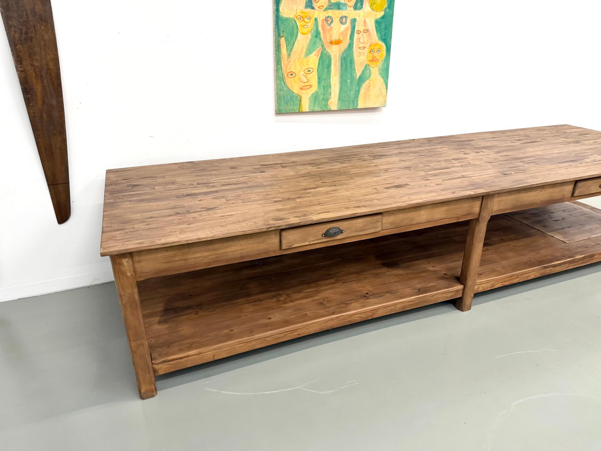 Français Table monumentale de drapier français, années 1950 en vente