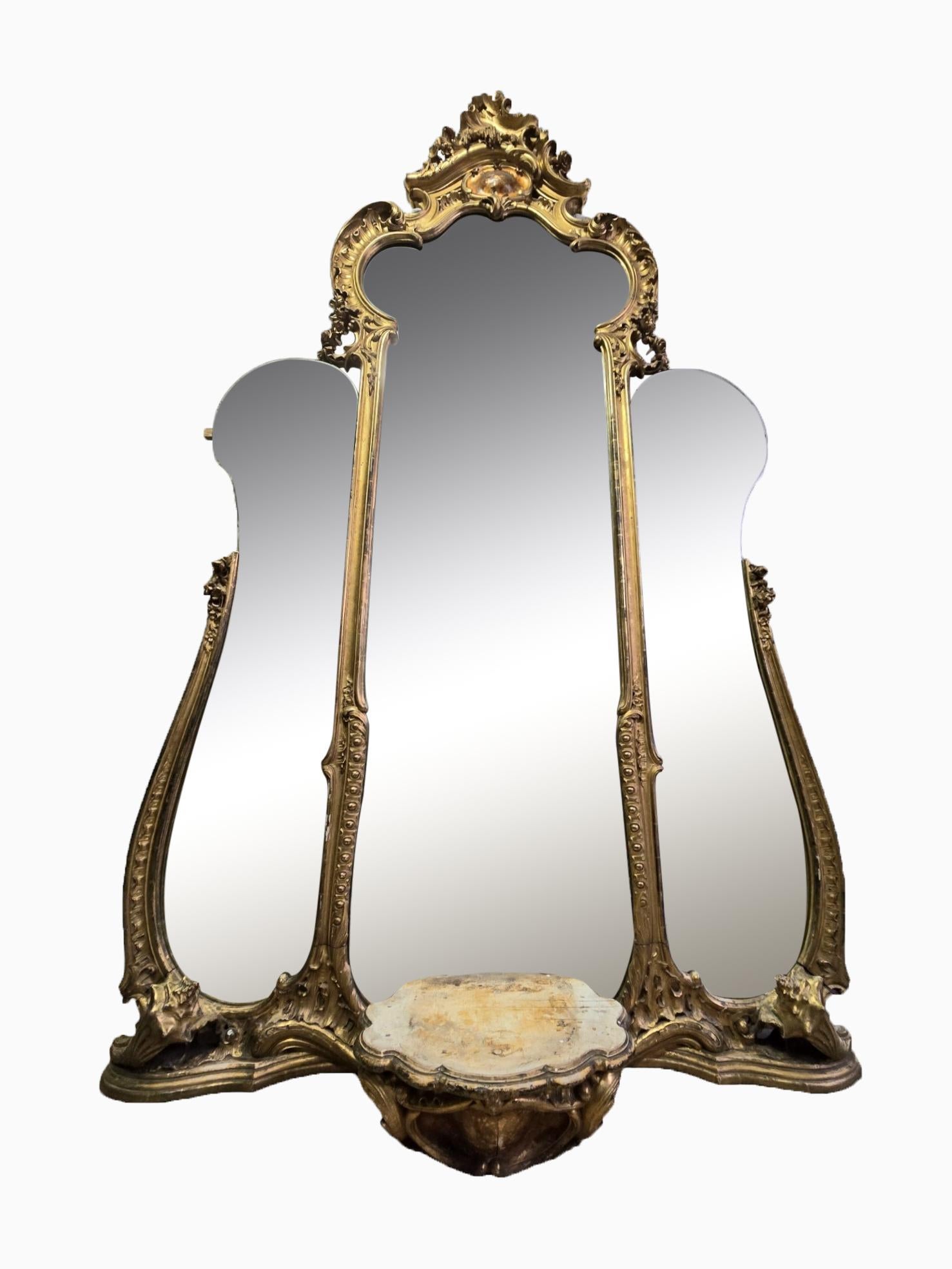 Monumentaler französischer Spiegel aus vergoldetem Holz - ein historisches Meisterwerk des Luxus (Spätes 19. Jahrhundert) im Angebot