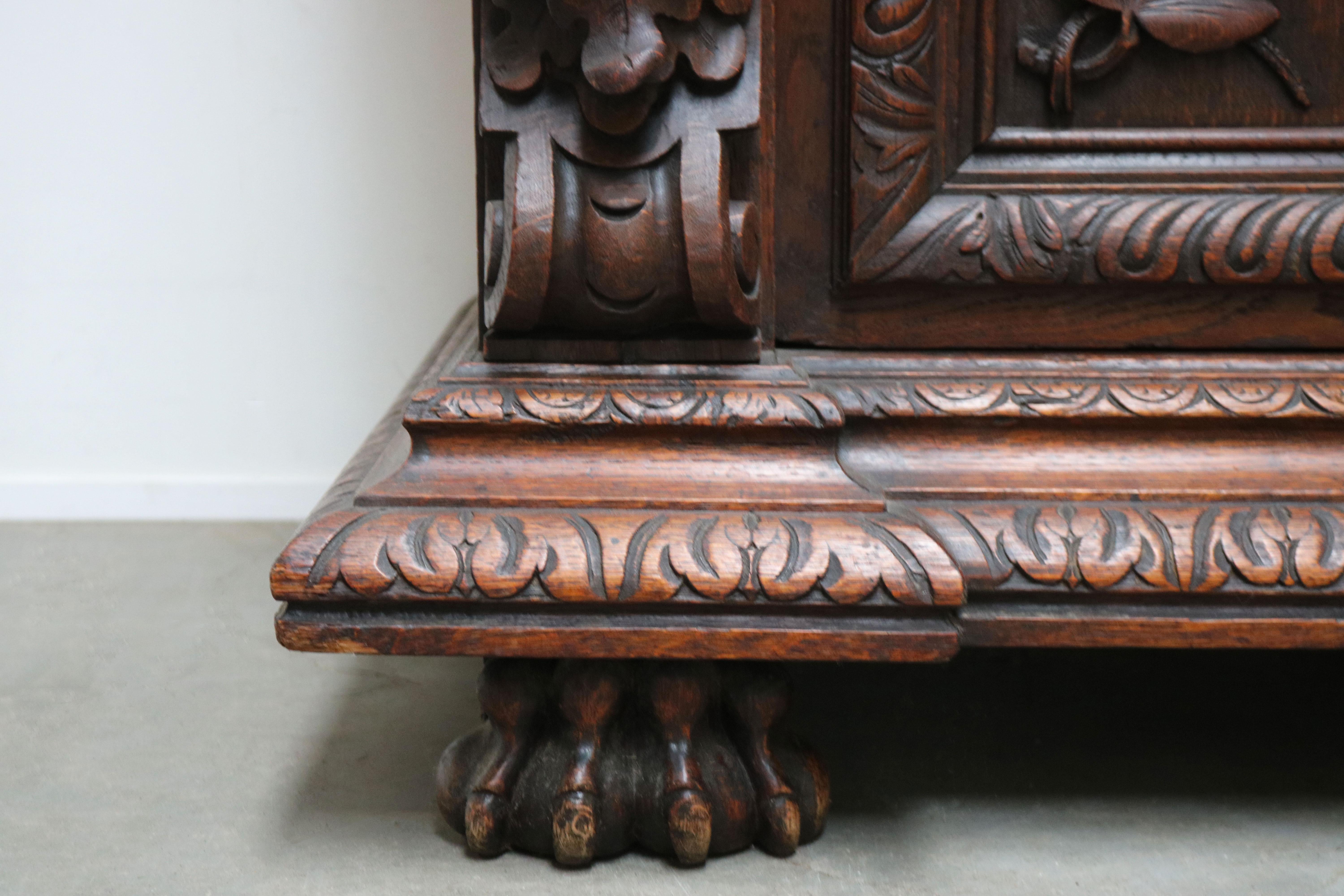 Rare Antique French Hunt Cabinet Renaissance Carved Oak Black Forest Bookcase  For Sale 5