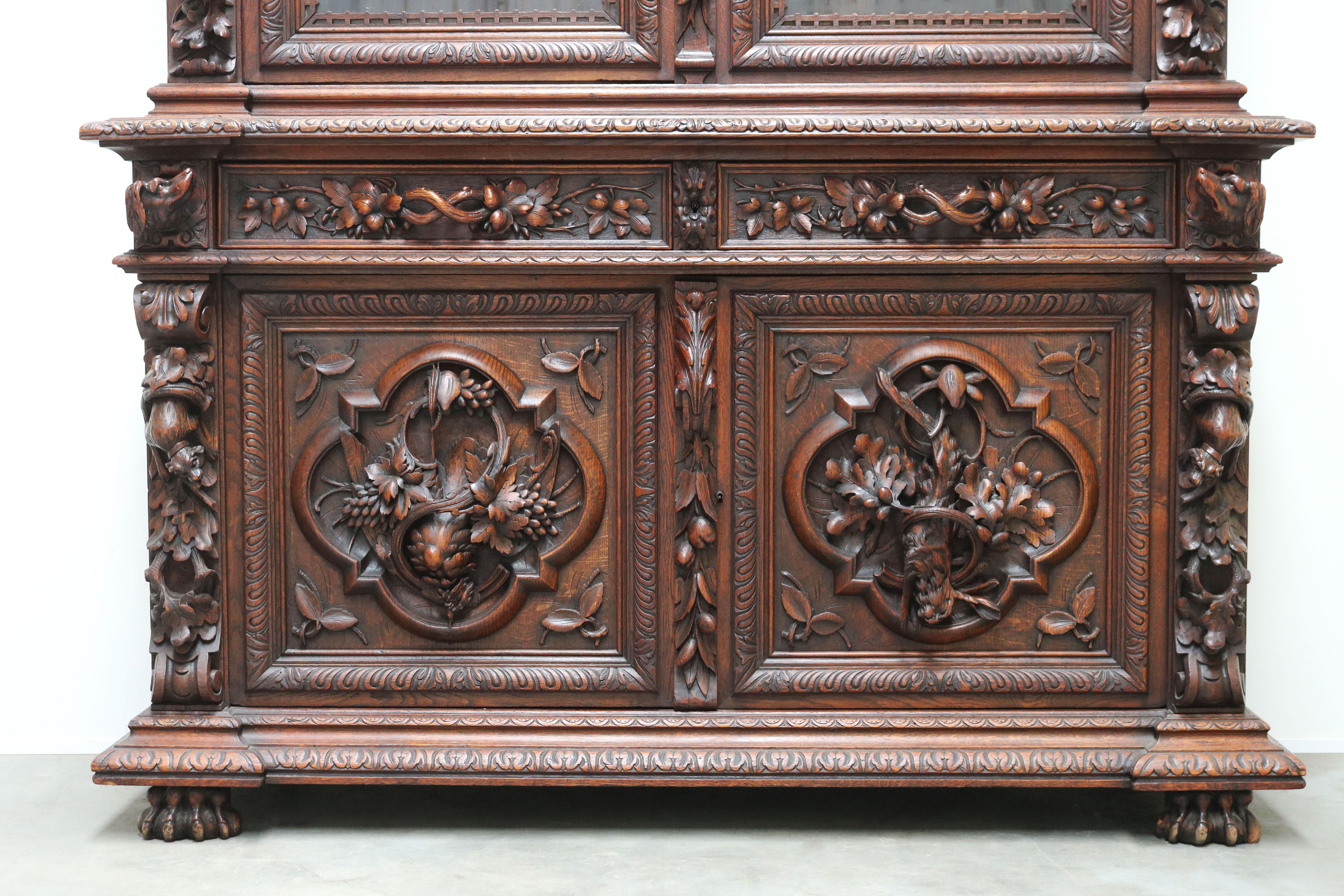 Rare Antique French Hunt Cabinet Renaissance Carved Oak Black Forest Bookcase  In Good Condition For Sale In Ijzendijke, NL