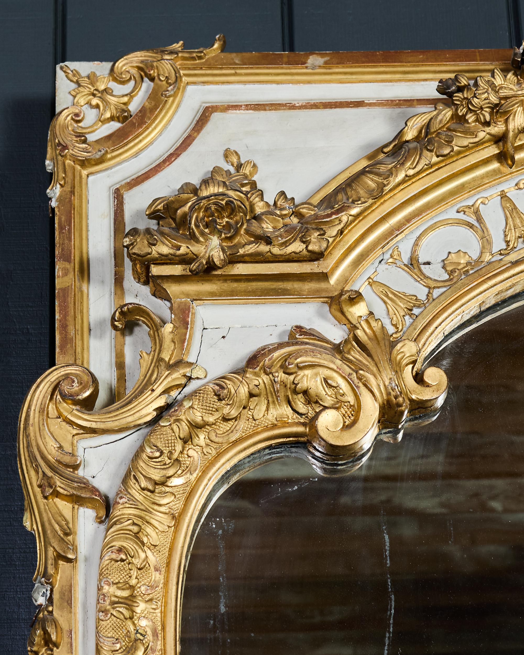 Monumental miroir de sol en bois doré de style Louis XVI en vente 3