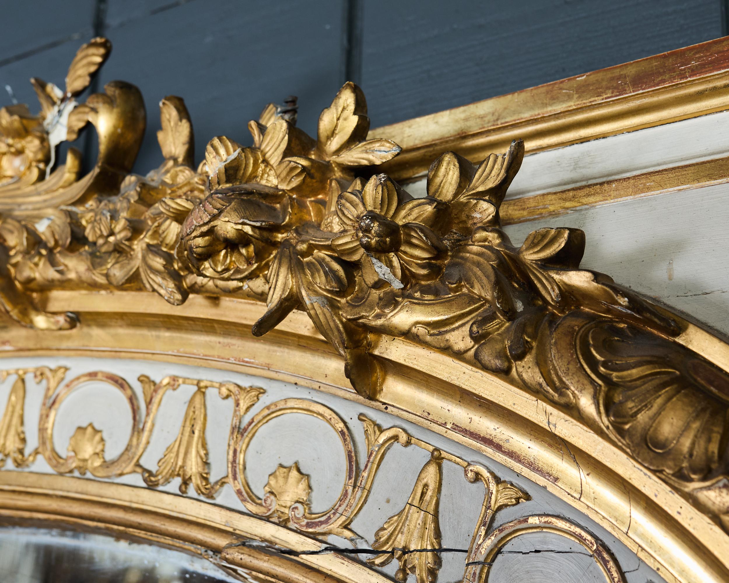 Monumental miroir de sol en bois doré de style Louis XVI en vente 5