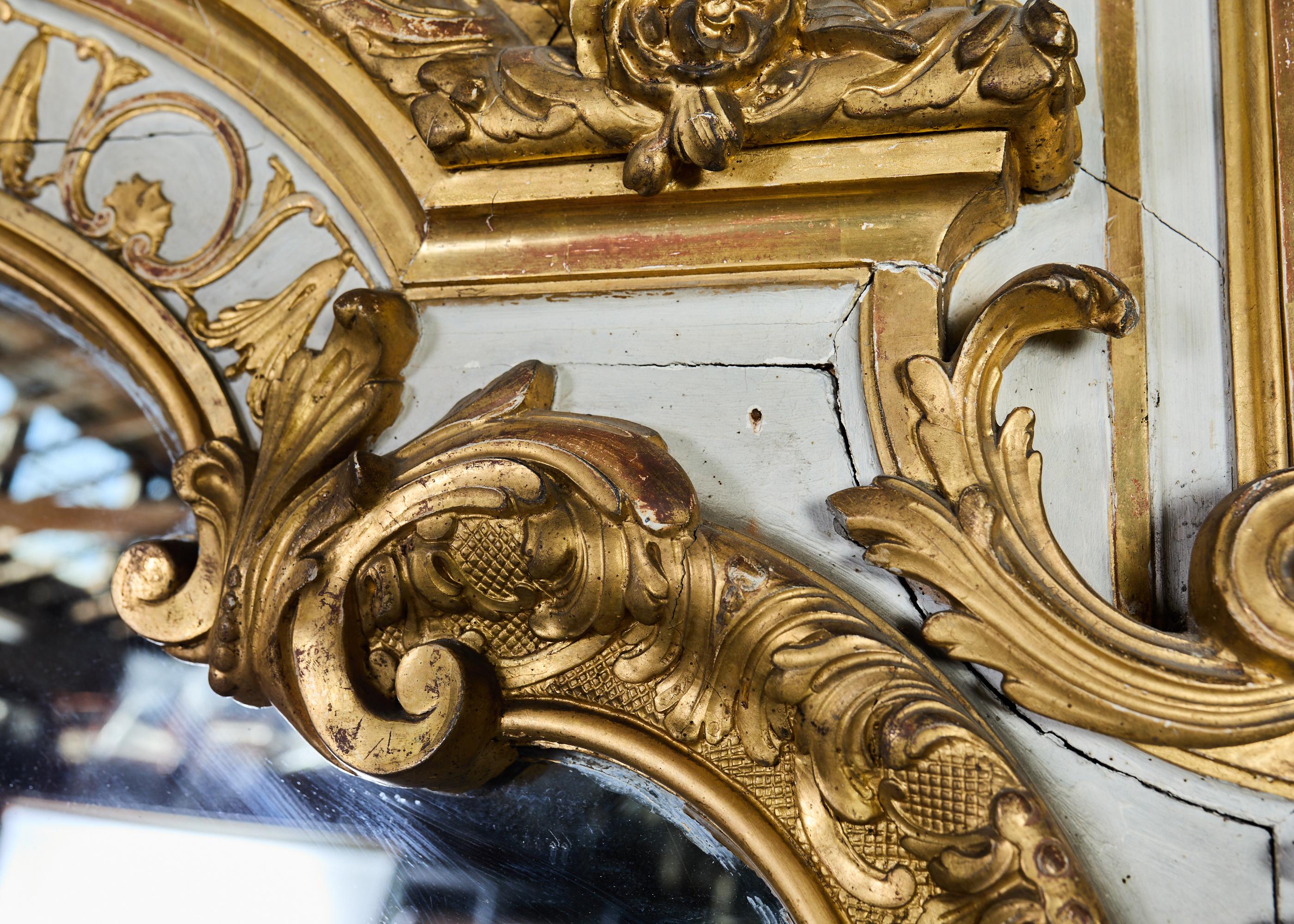 Monumental miroir de sol en bois doré de style Louis XVI en vente 8