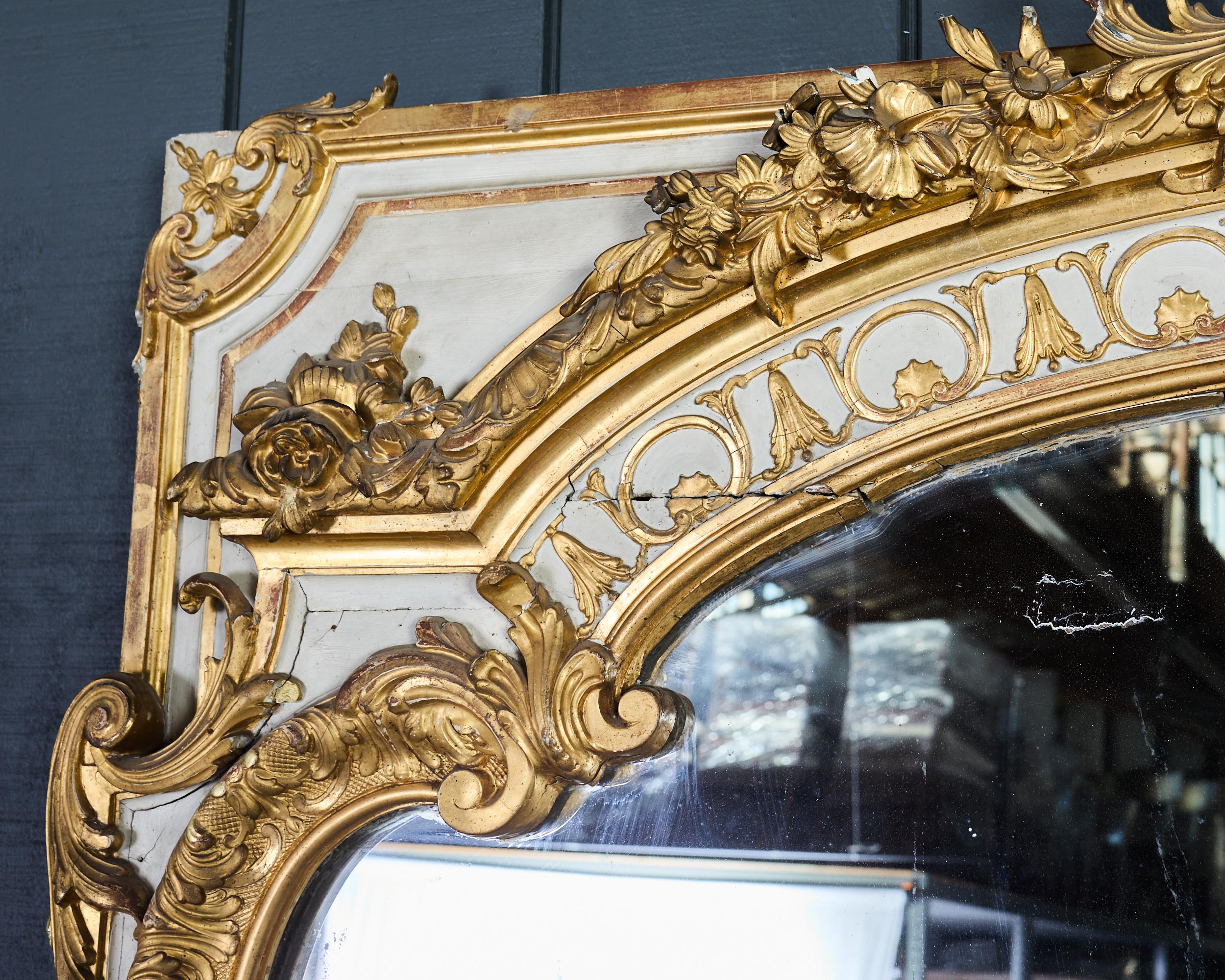 XIXe siècle Monumental miroir de sol en bois doré de style Louis XVI en vente
